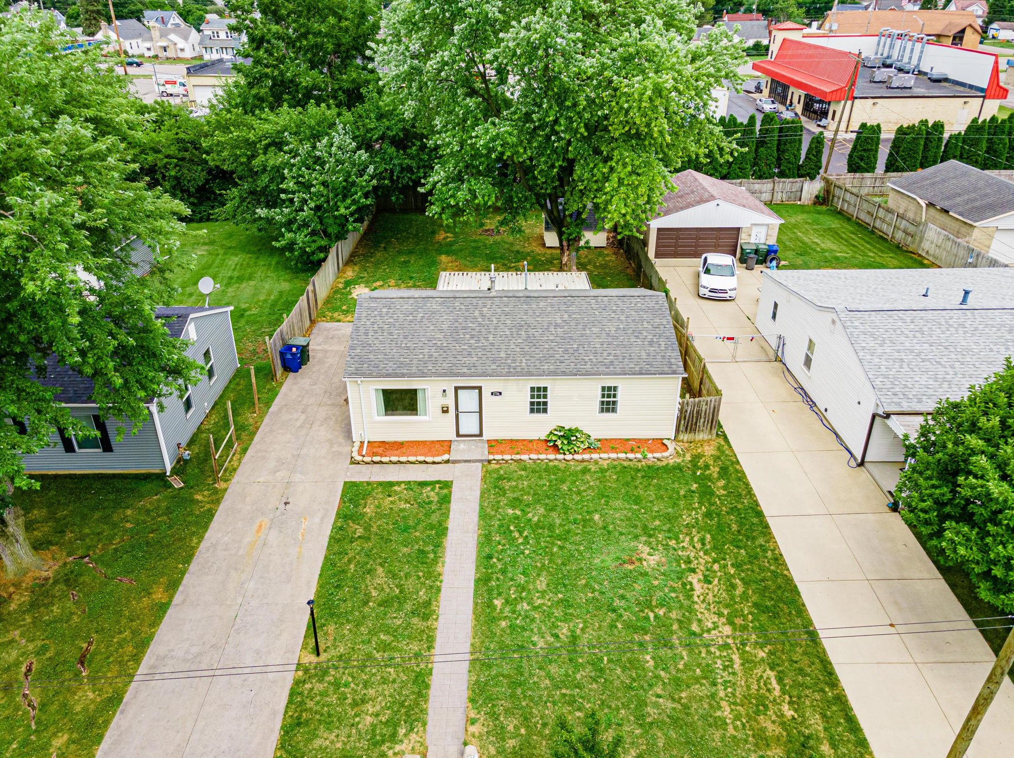 2756 Dolby Dr, Columbus OH  43207-3650 exterior