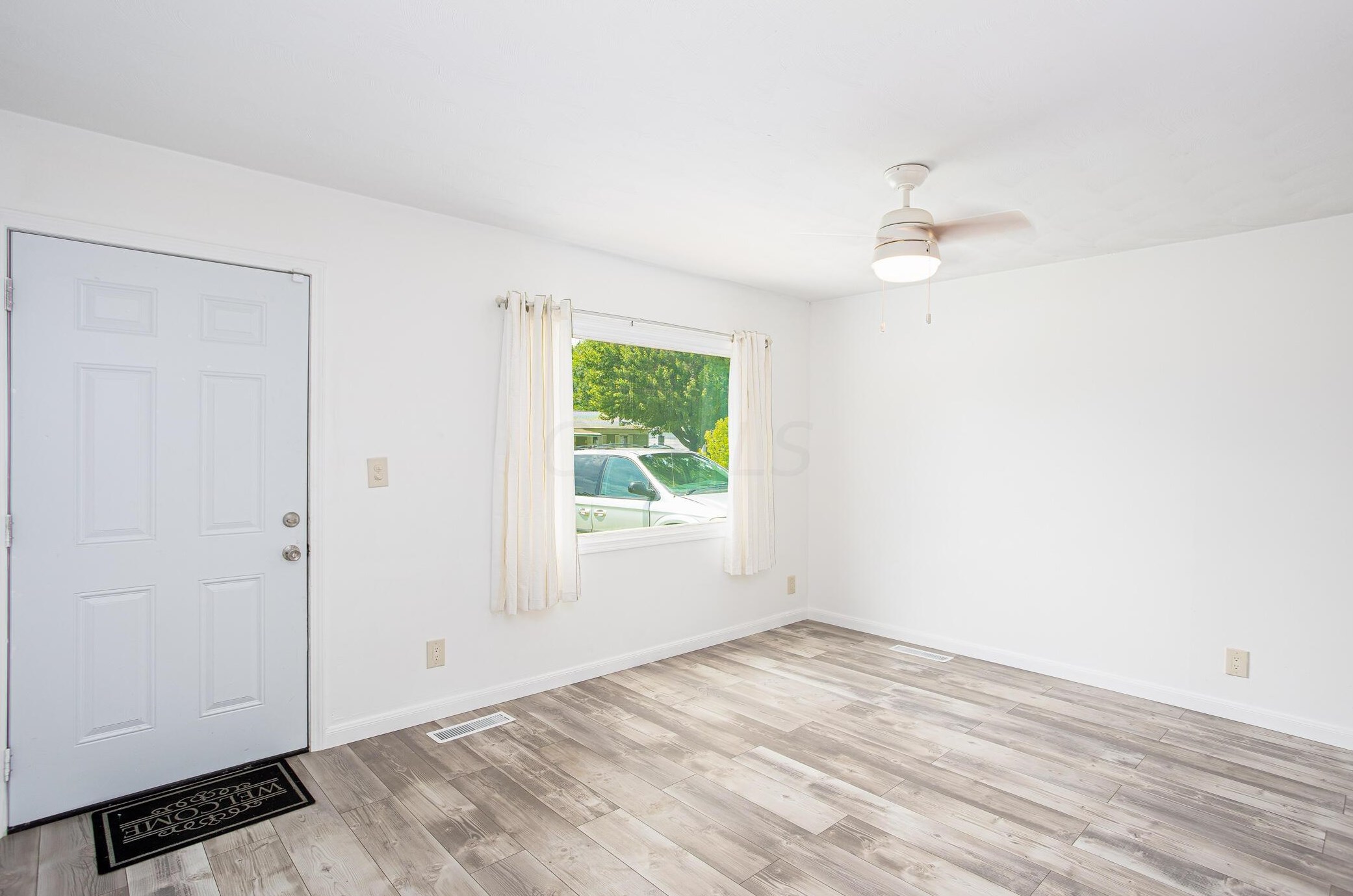 2756 Dolby Dr, Columbus OH  43207-3650 exterior