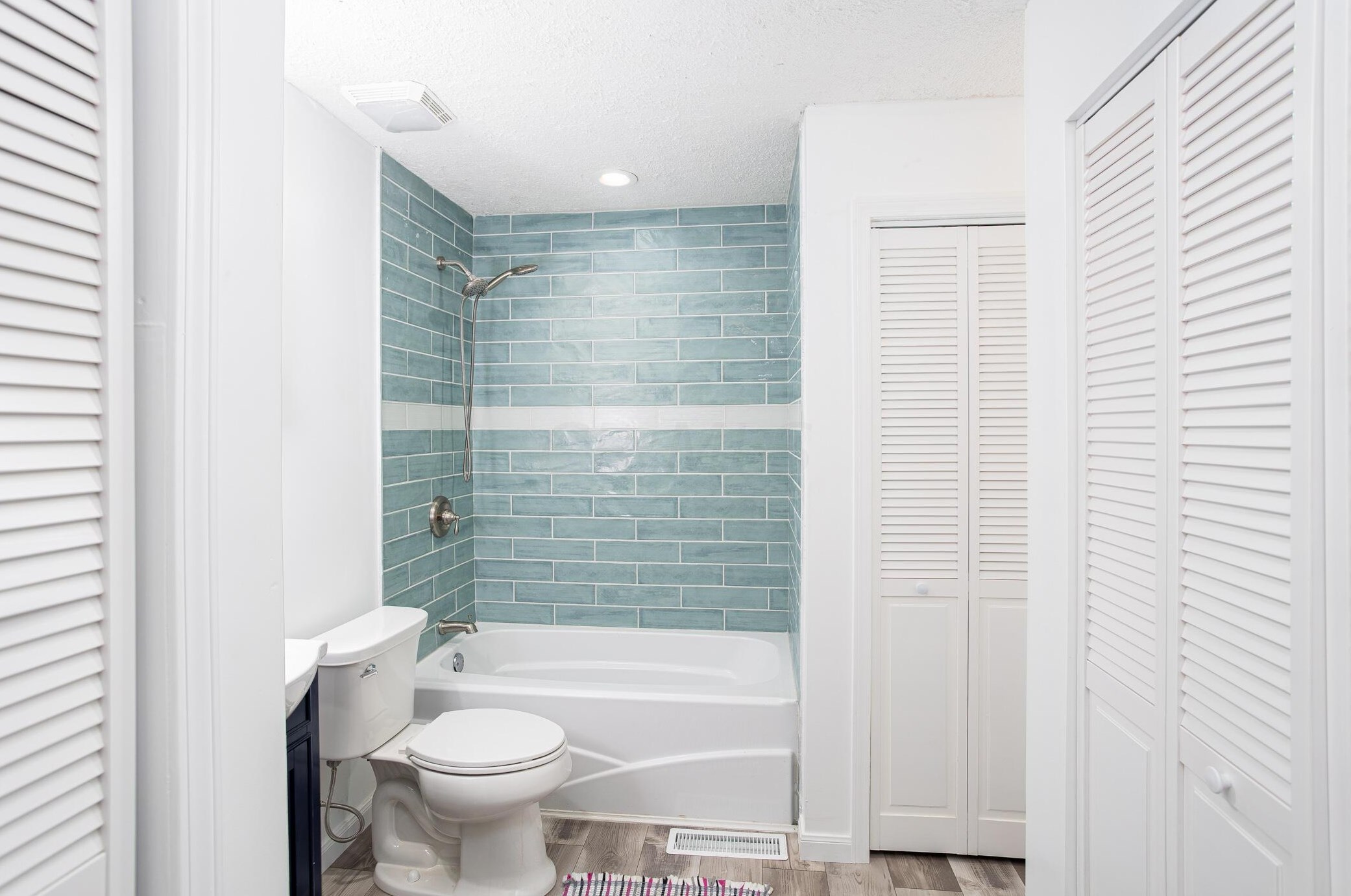 2756 Dolby Dr, Columbus OH  43207-3650 exterior