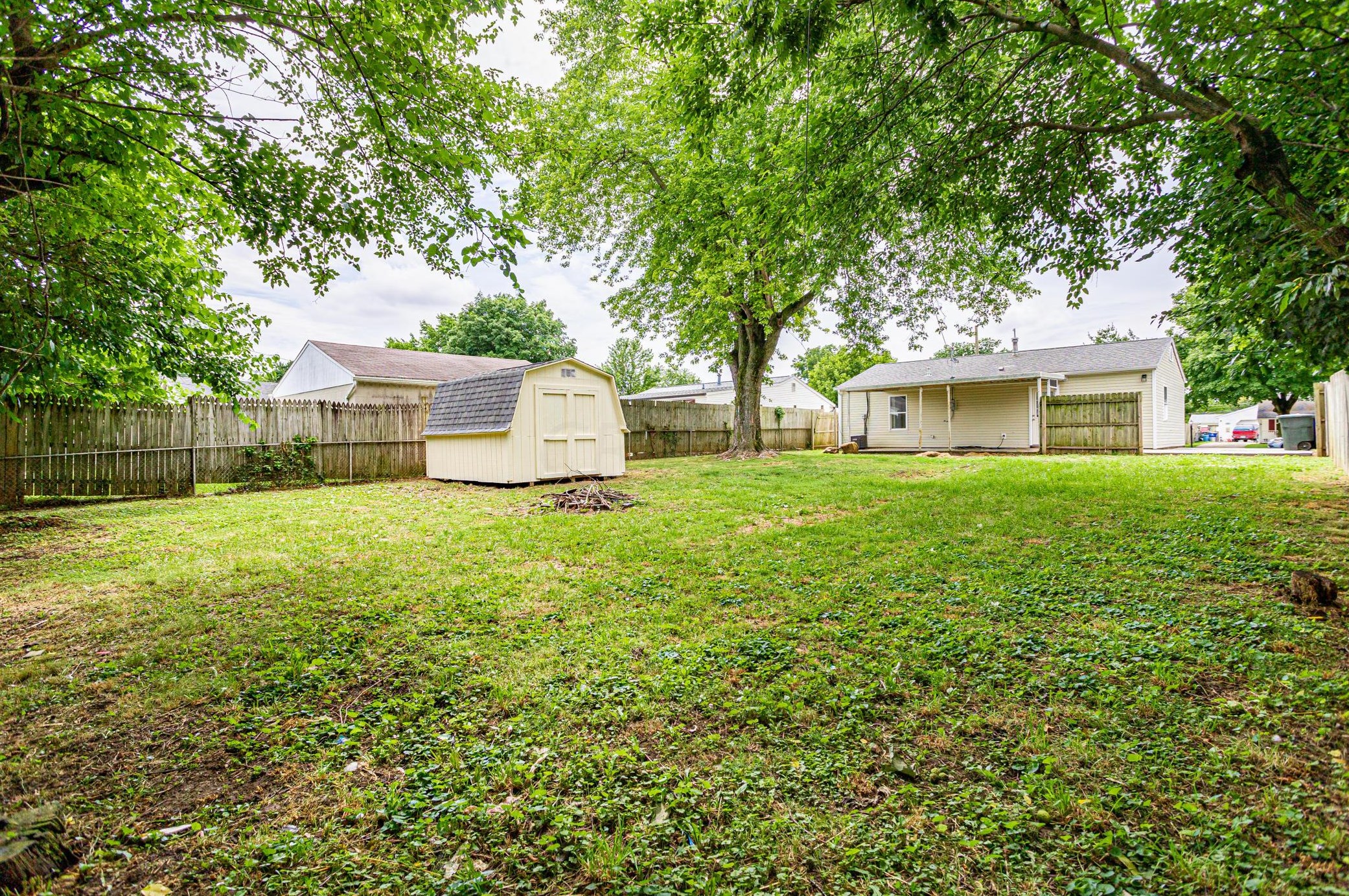 2756 Dolby Dr, Columbus OH  43207-3650 exterior