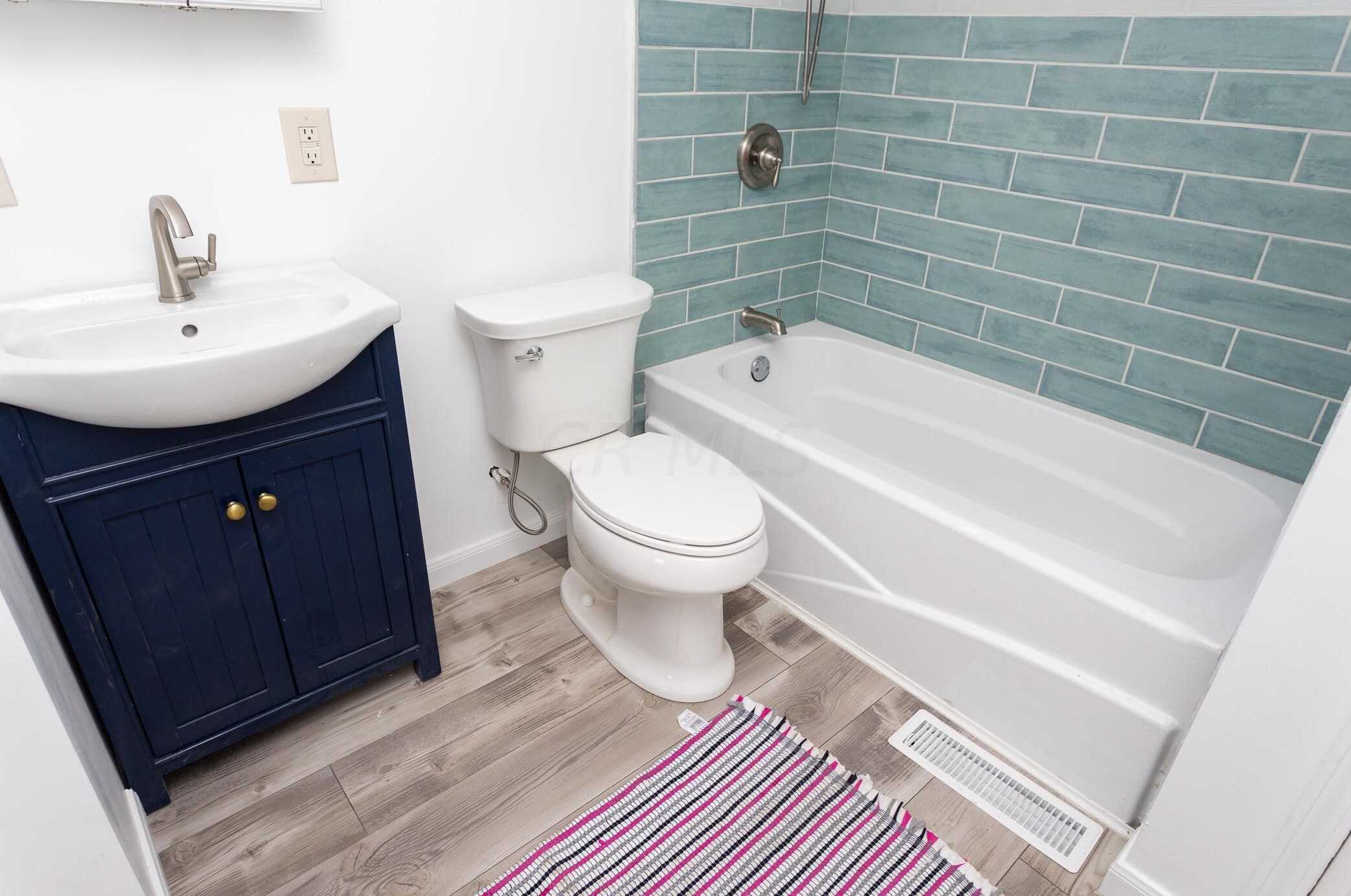 2756 Dolby Dr, Columbus OH  43207-3650 exterior