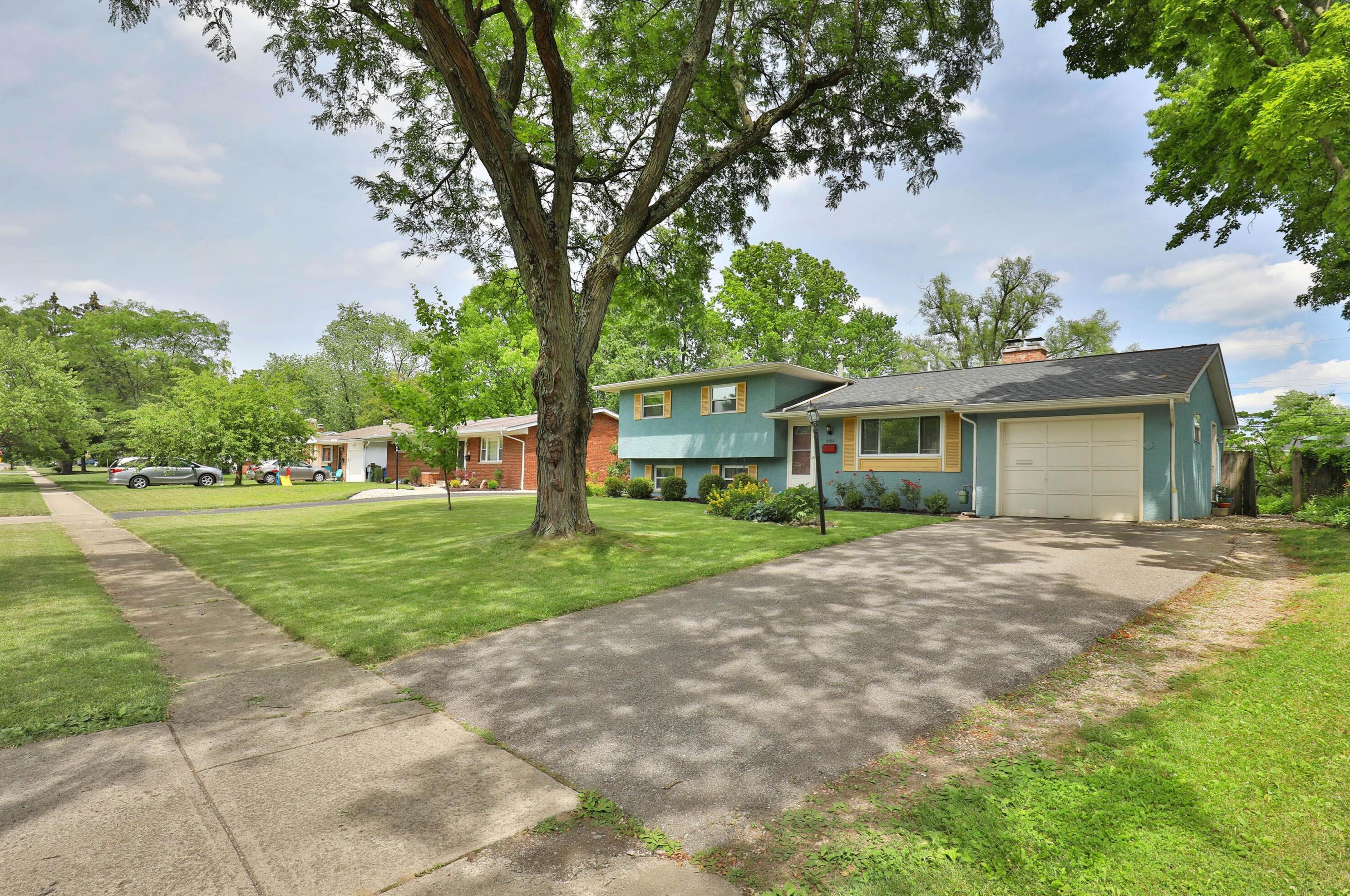 5488 Meadows Blvd, Columbus, OH 43229-4133