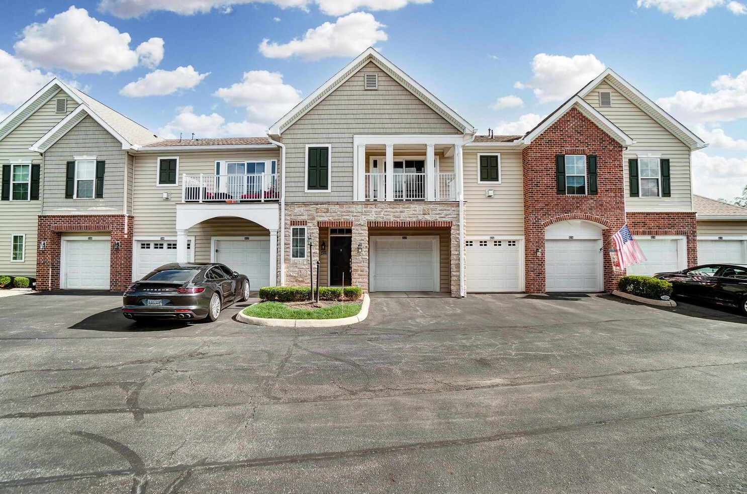 4220 Bradhurst Dr, Dublin, OH 43016-6165