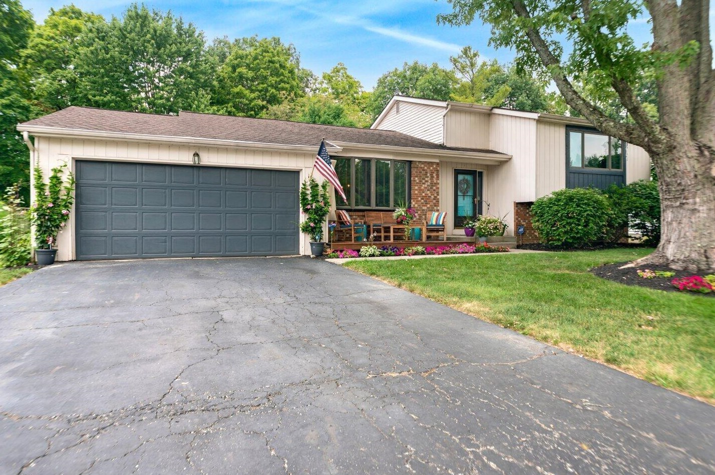 517 Theori Ave, Columbus, OH 43230-2222