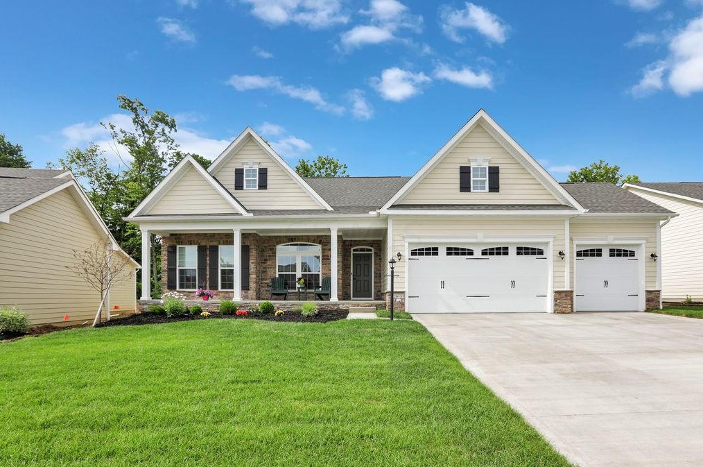 2013 Pine Hills Dr, Pataskala, OH 43062