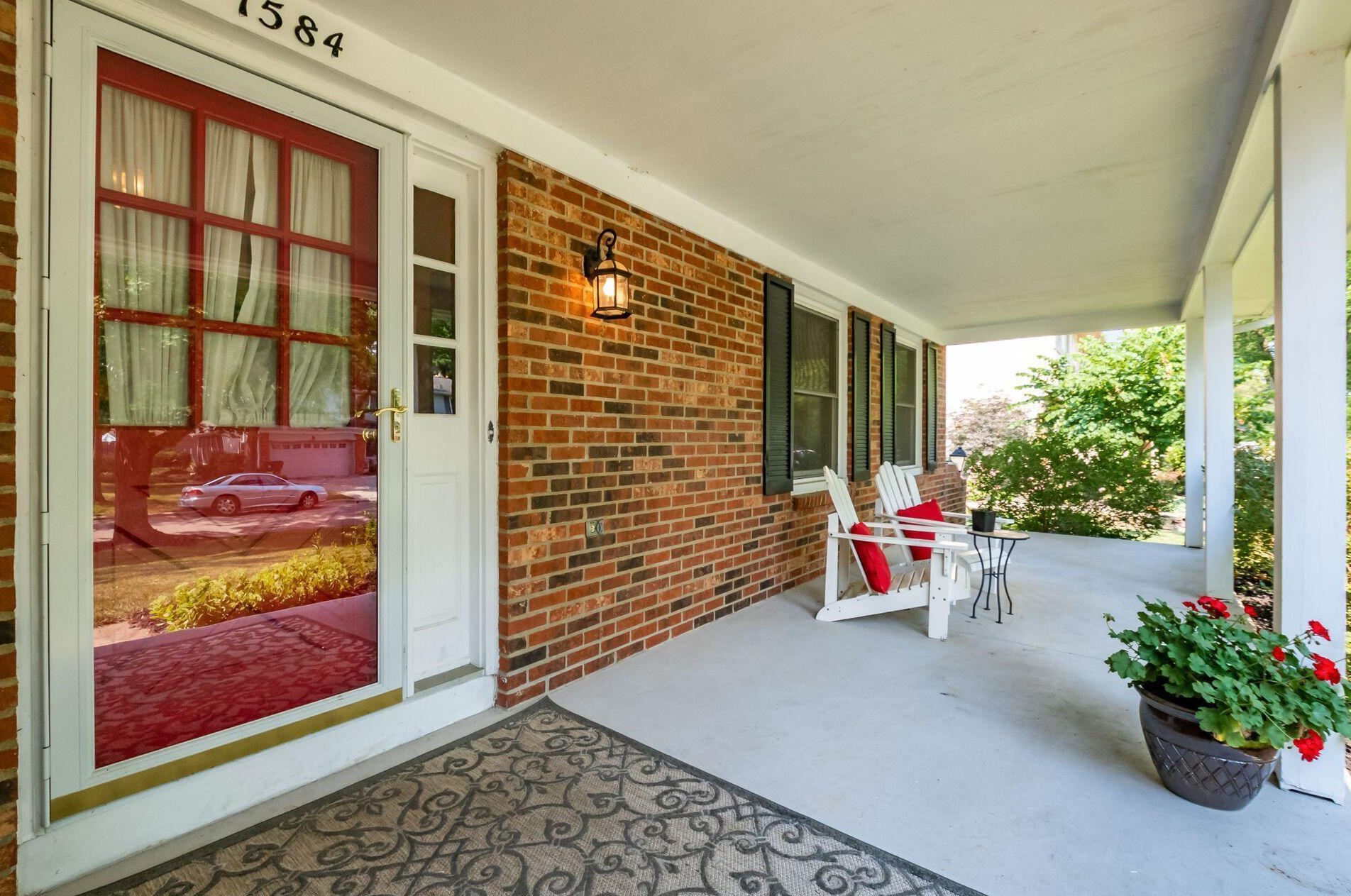 1584 Newcomer Rd, Columbus, OH 43235-1124