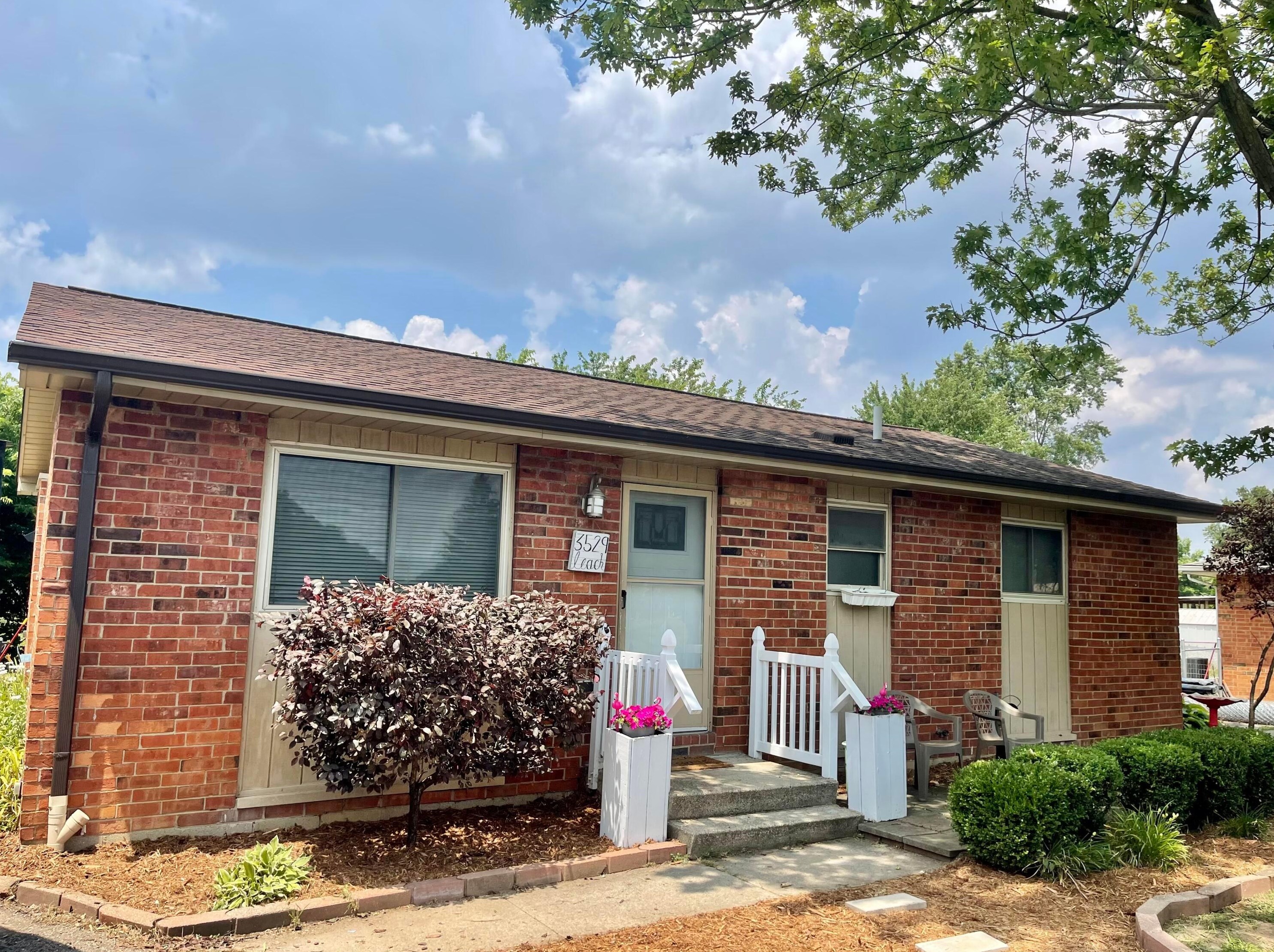 3529 Leach Dr, Columbus, OH 43207-3881