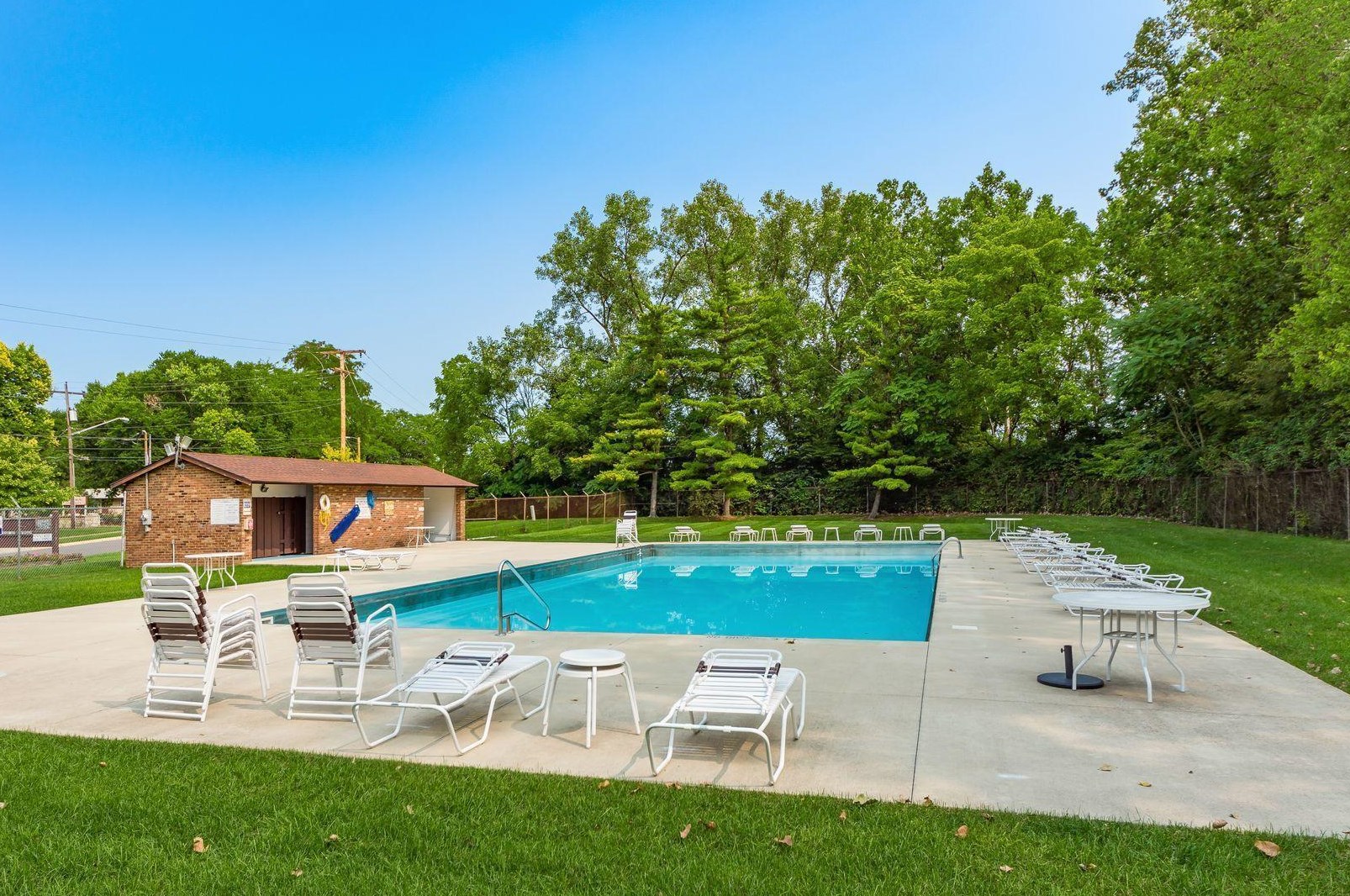 1213 Woodbrook Ln, Columbus OH  43223-3242 exterior