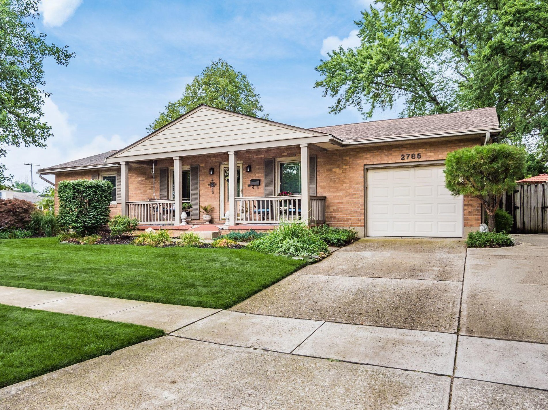 2786 Parlin Dr, Darbydale, OH 43123