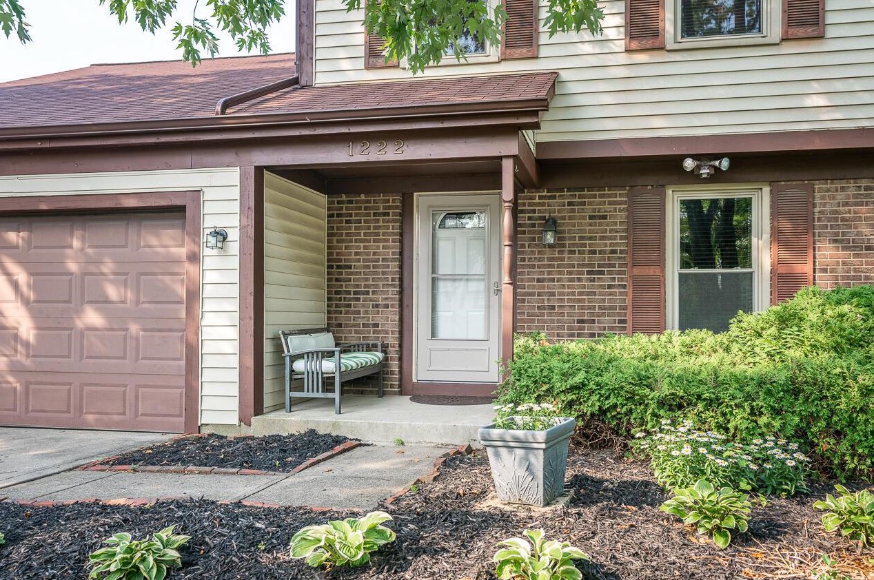 1222 Crater Lake Ln, Columbus, OH 43085-1504