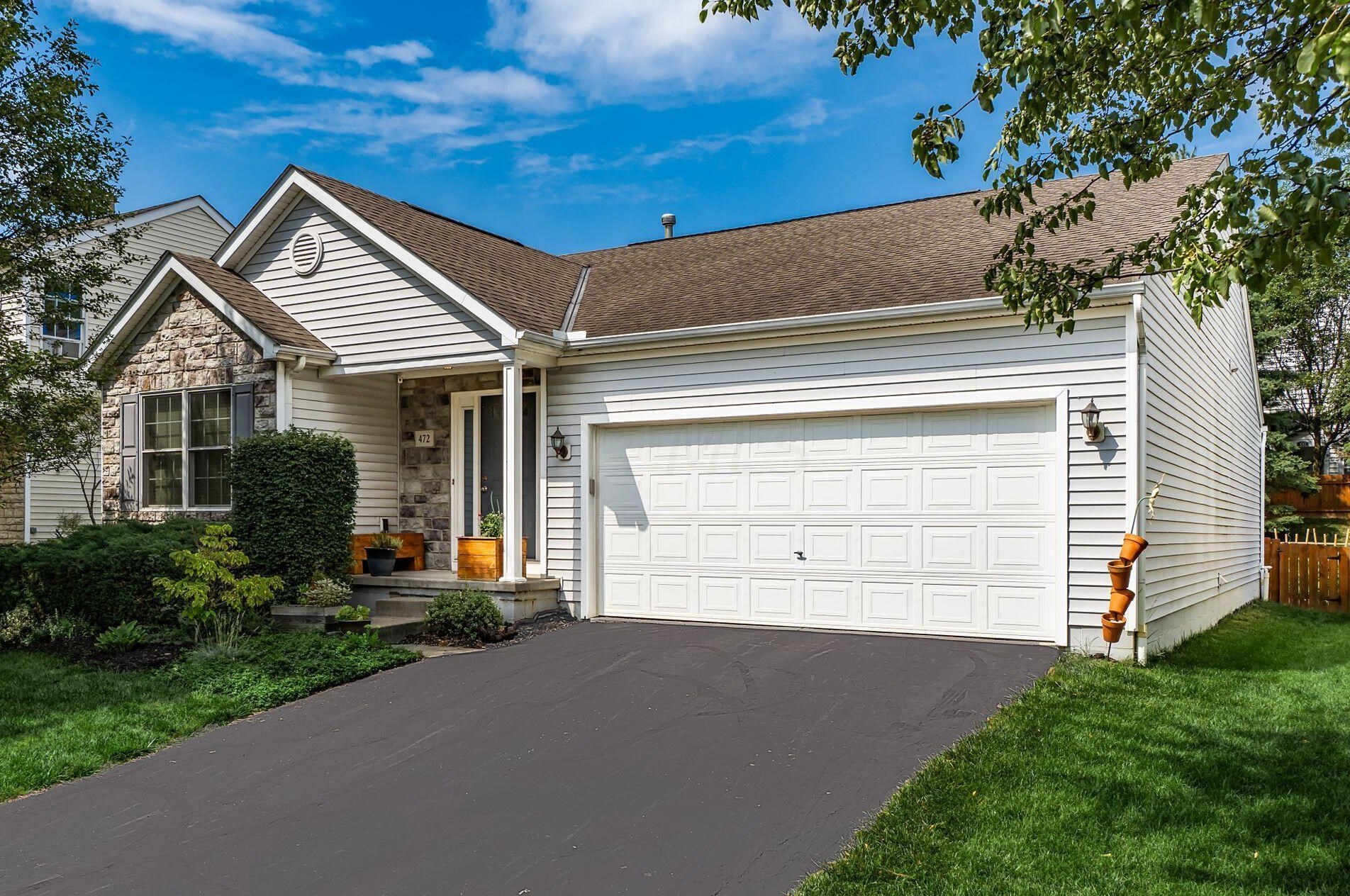 472 Stone Shadow Dr, Blacklick, OH 43004