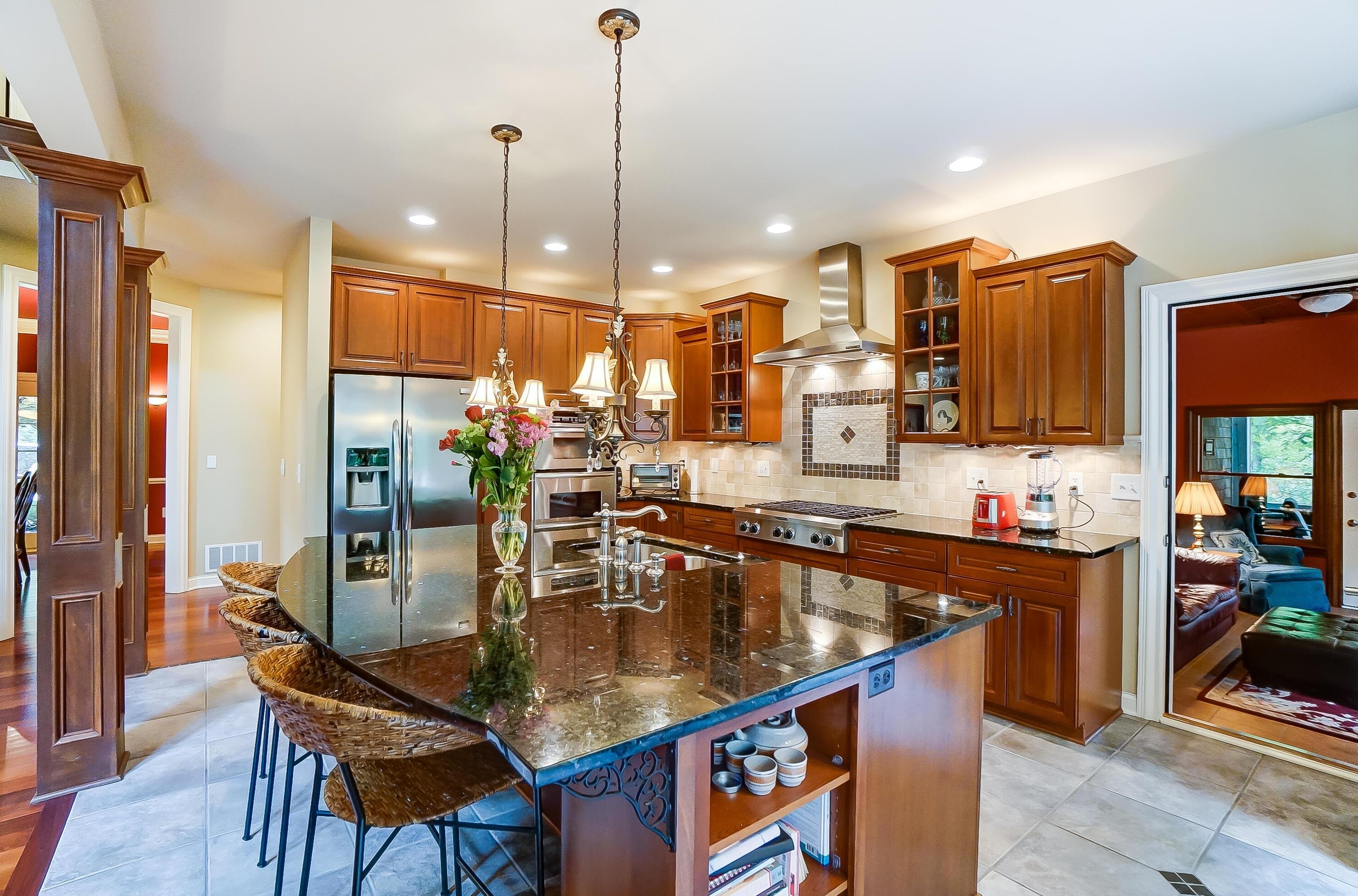 9979 Sylvian Dr, Dublin, OH 43017-8713