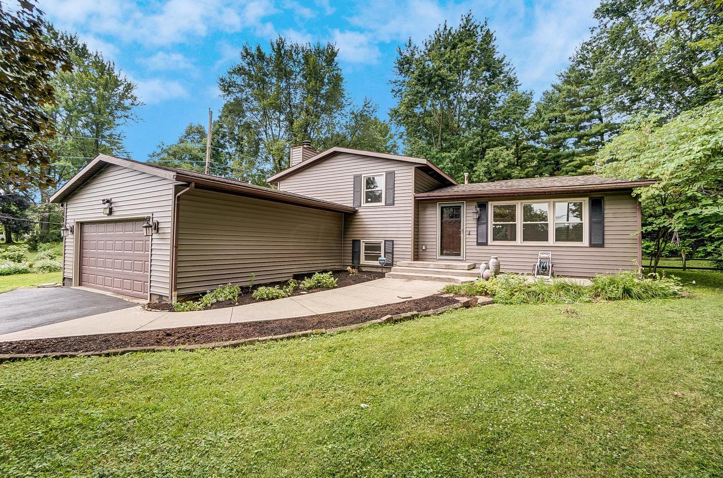 5521 Linworth Rd, Columbus, OH 43235-3300