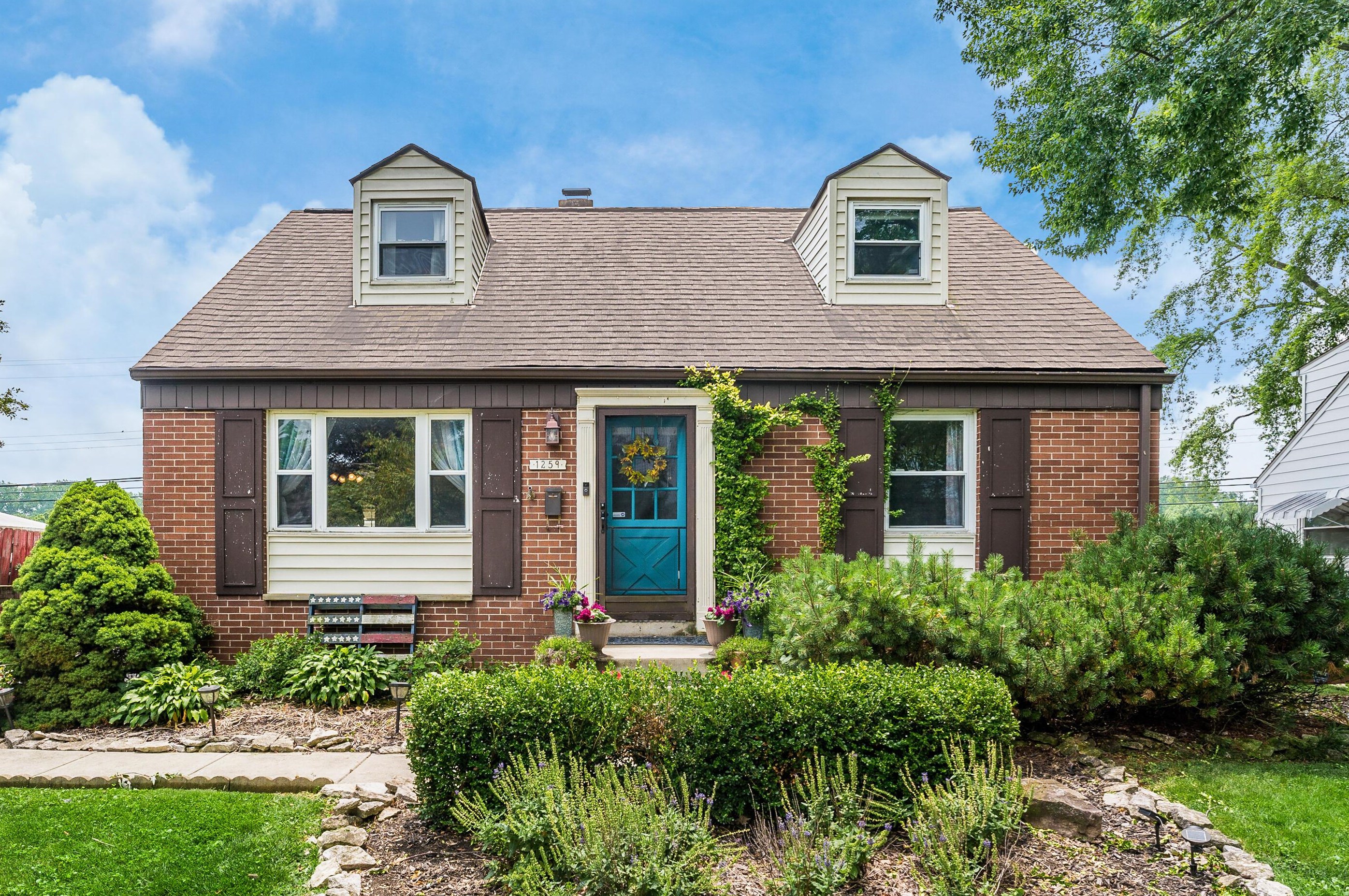 1259 Carbone Dr, Columbus, OH 43224-2018