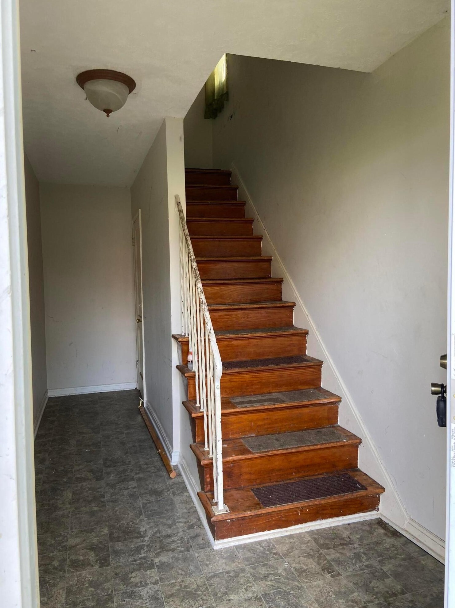 262 Chase Ave, Columbus, OH 43204-3080