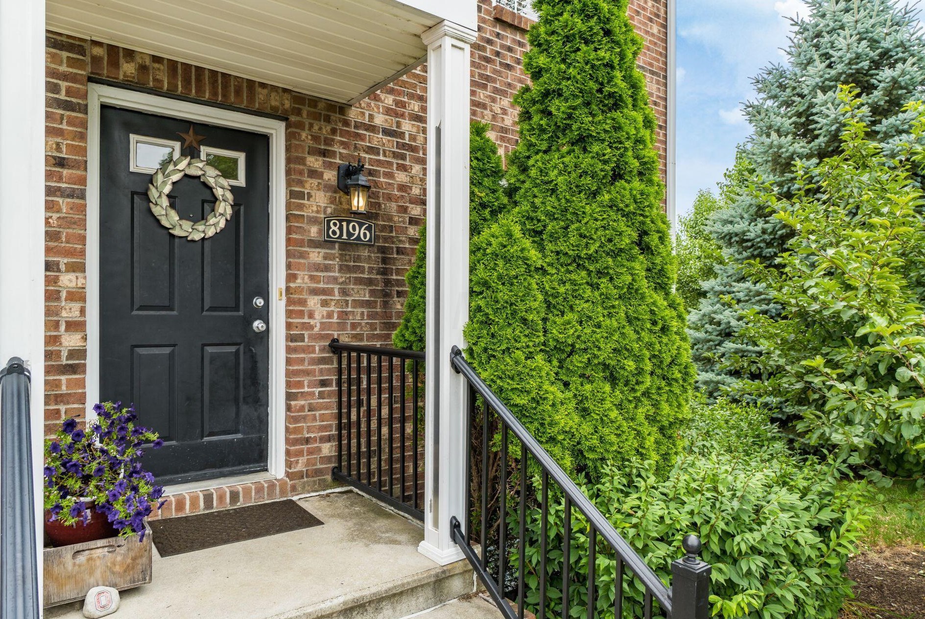 8196 Echo Spring Dr, Westerville, OH 43081-7040
