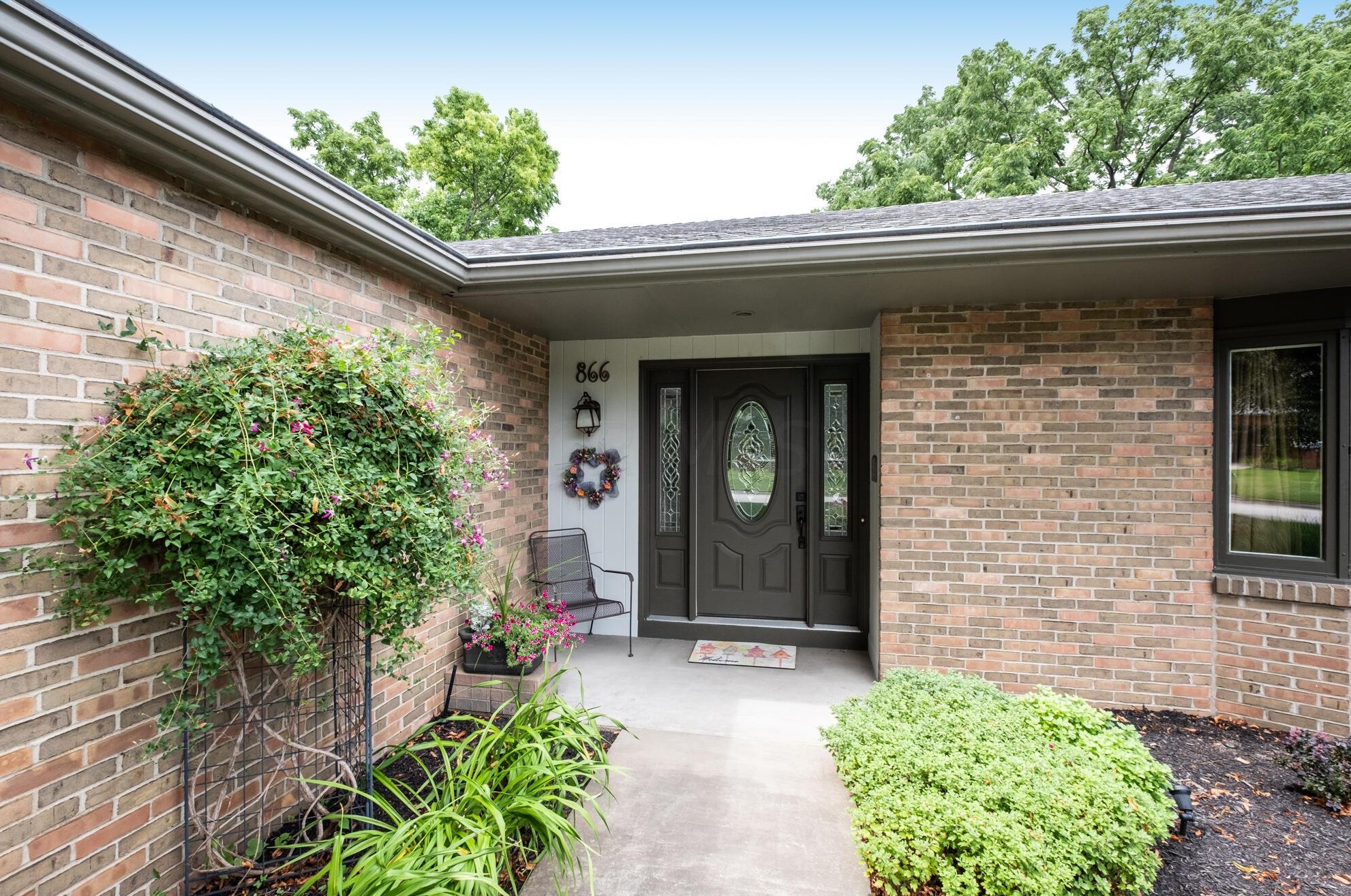 866 Litchfield Ct, Columbus, OH 43235-3302