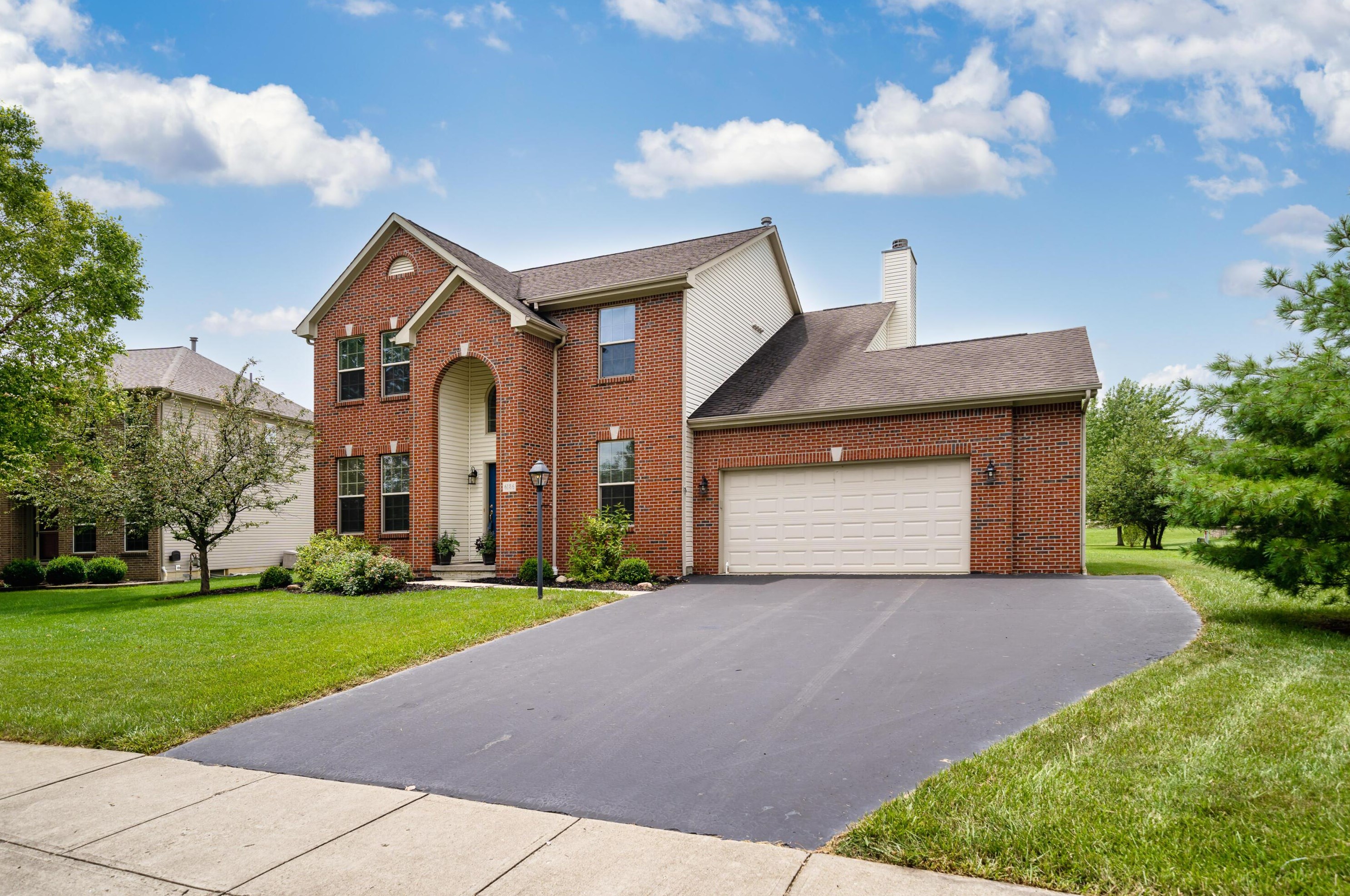 6186 Falcon Chase Dr, Westerville, OH 43082-9356