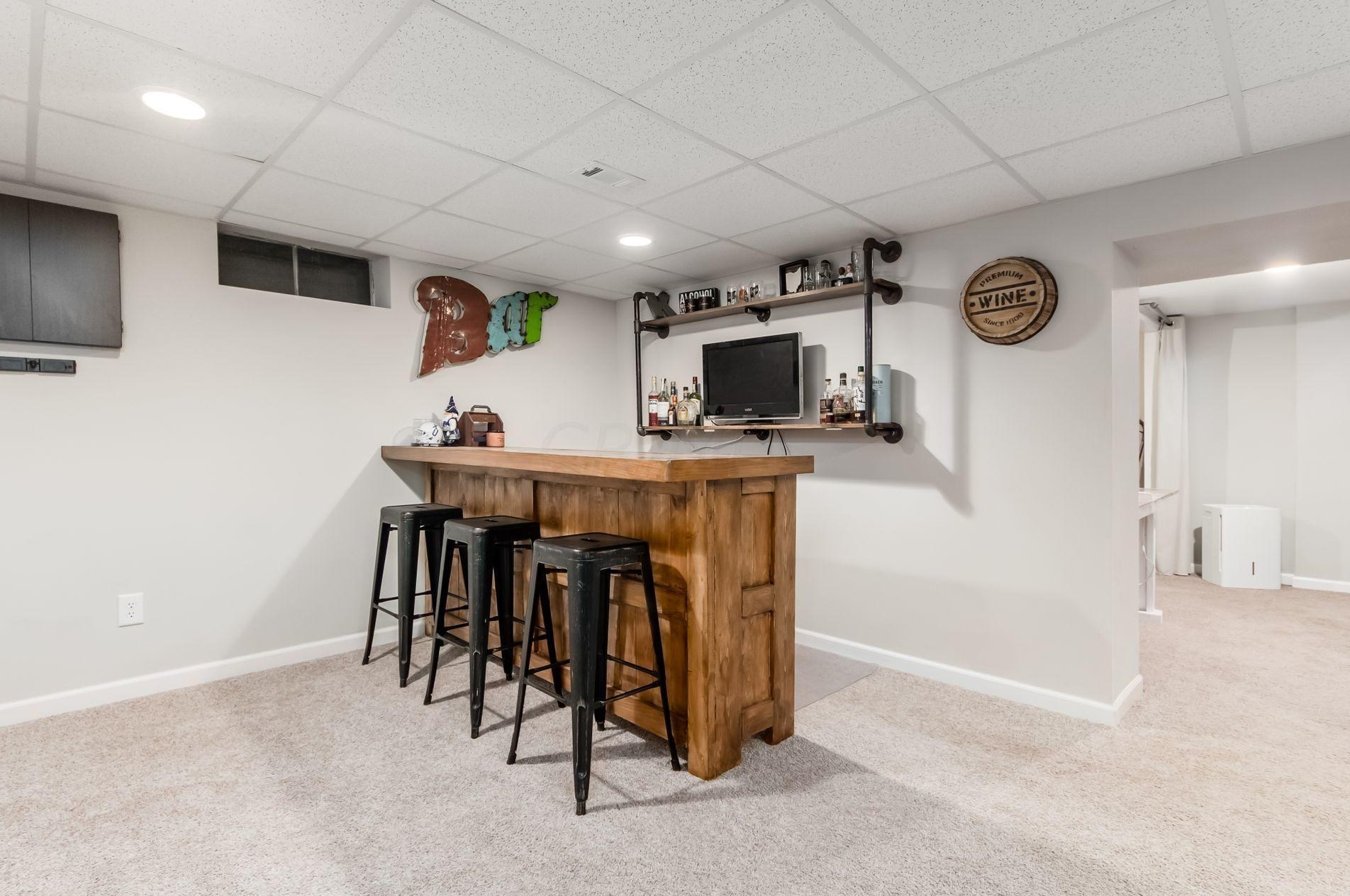 292 Chase Rd, Columbus OH 43214-1103 exterior