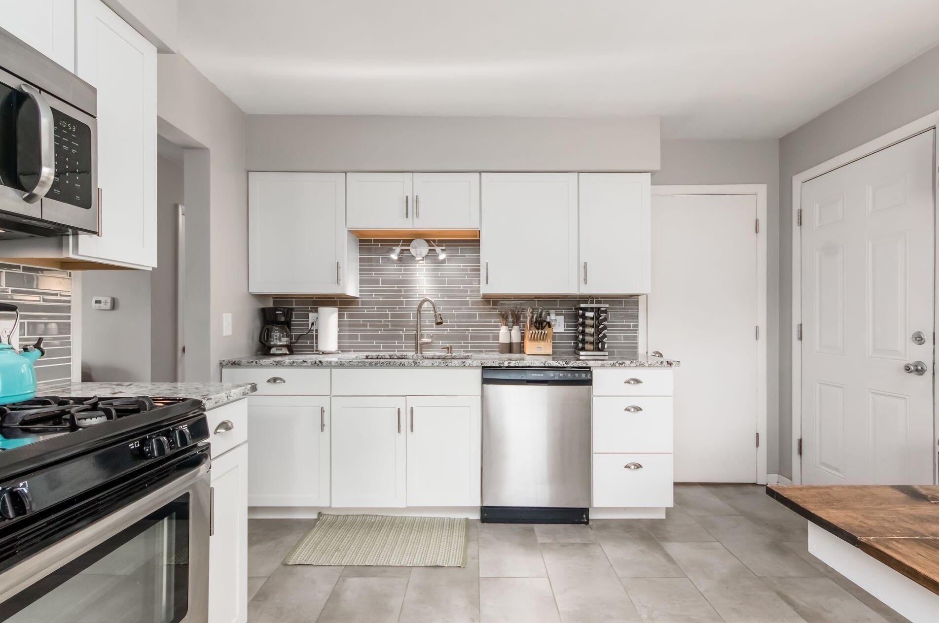 292 Chase Rd, Columbus OH 43214-1103 exterior