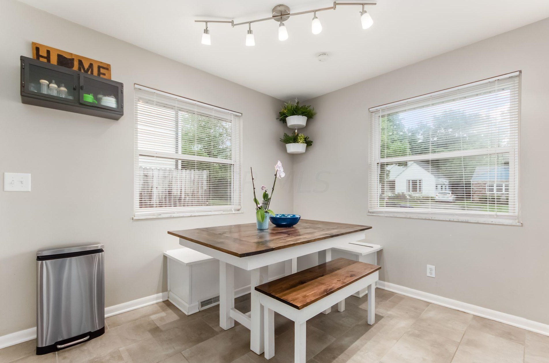 292 Chase Rd, Columbus OH 43214-1103 exterior