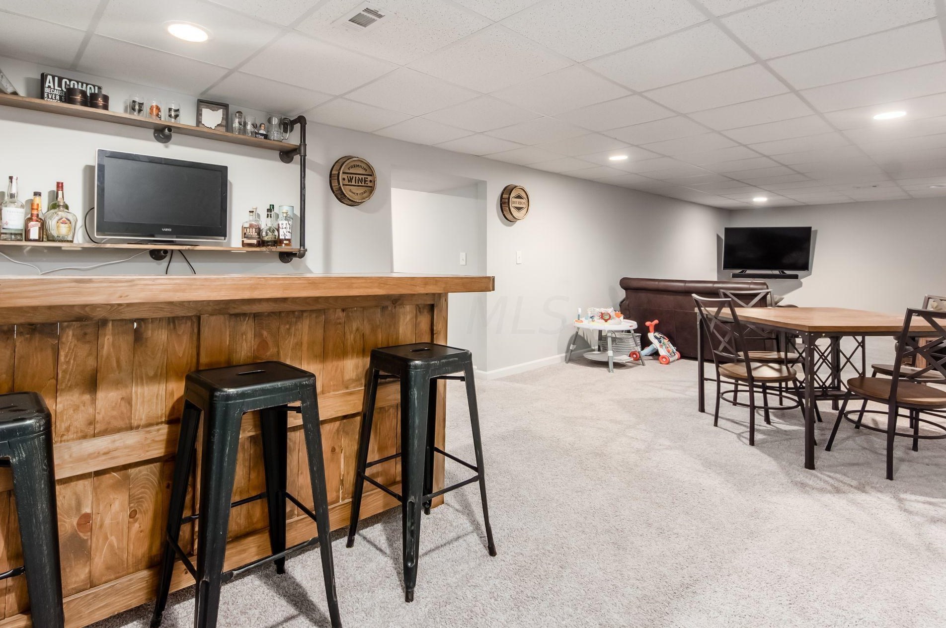 292 Chase Rd, Columbus OH 43214-1103 exterior