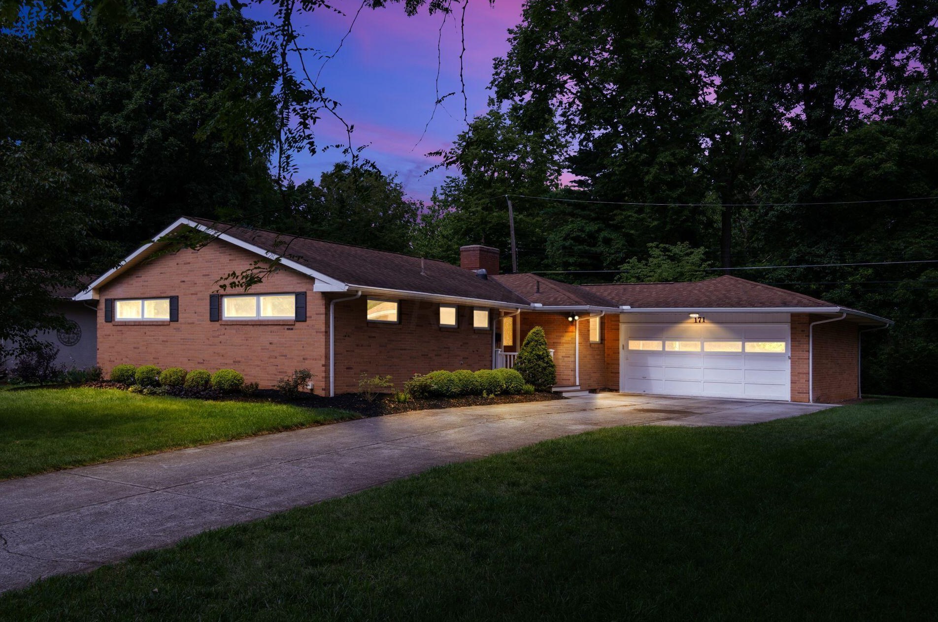 171 Serran Dr, Columbus, OH 43230-2940