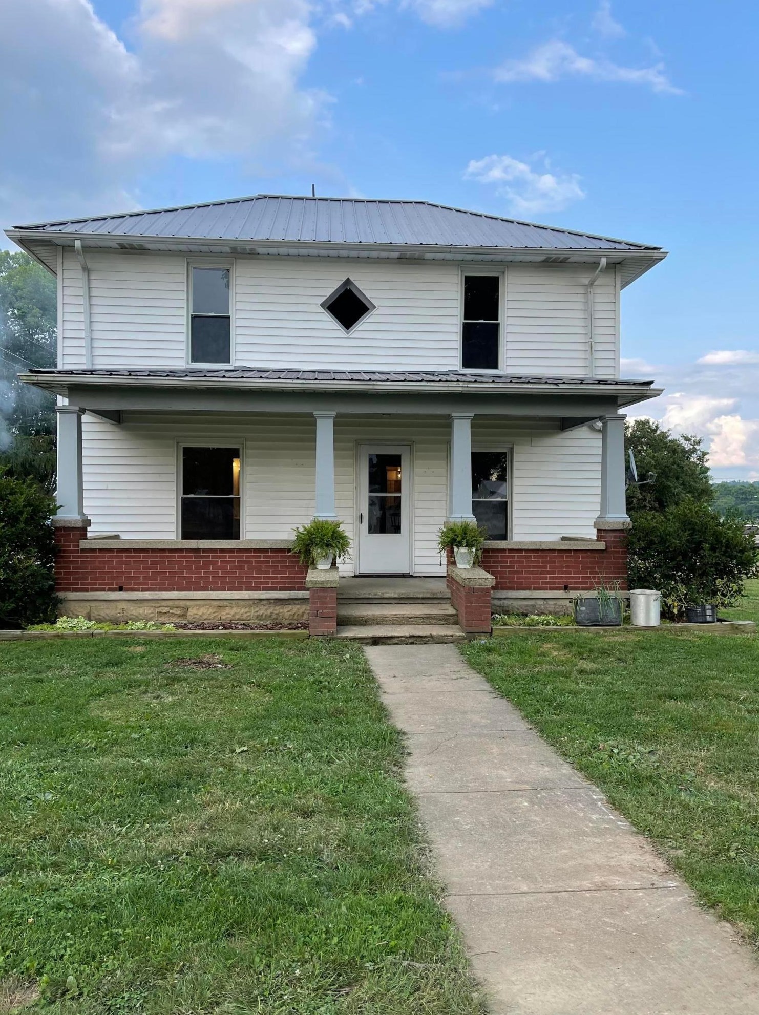 148 N State St, Frazeysburg, OH 43822
