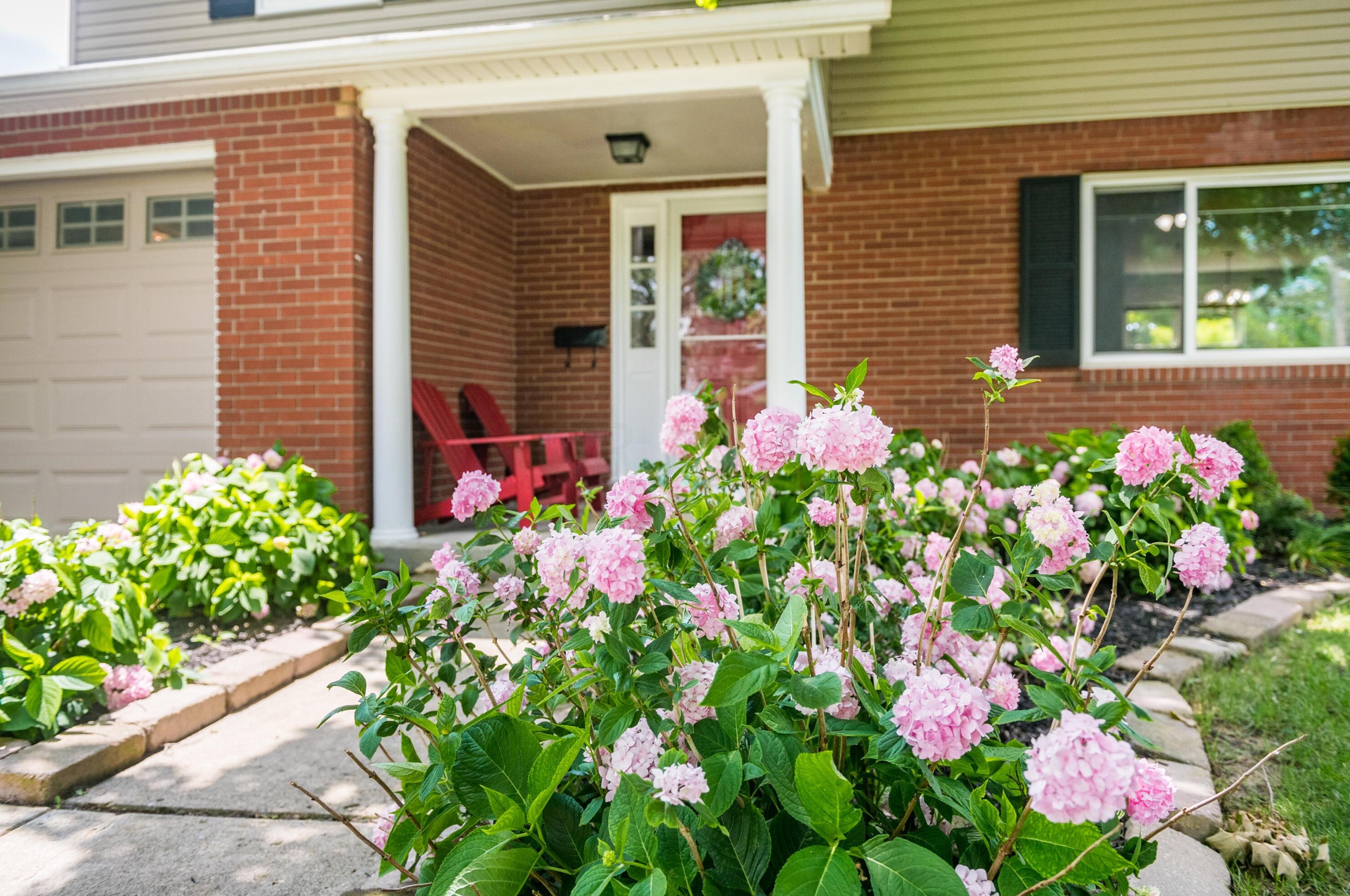 1679 Sussex Ct, Columbus OH  43220-3850 exterior