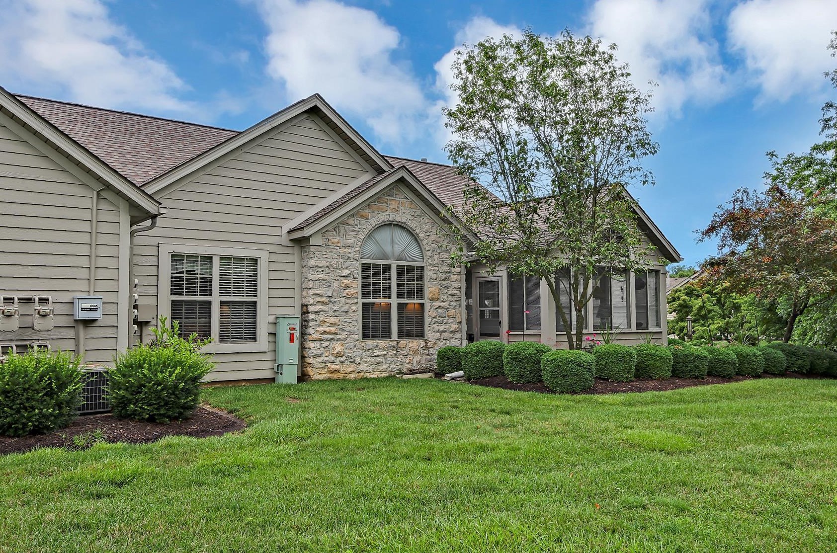 5322 Meadowood Ln, Westerville, OH 43082-9432