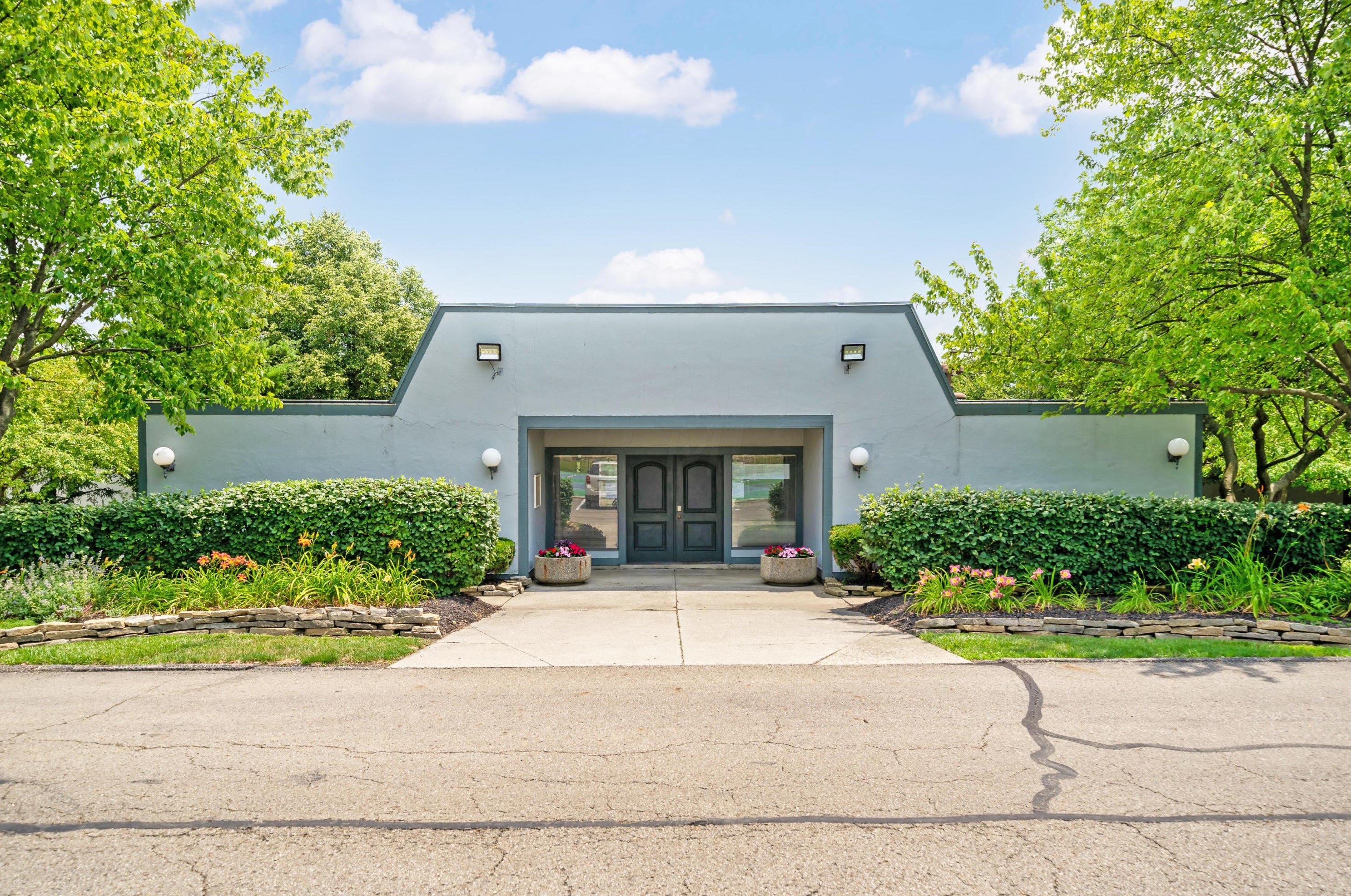 1022 Galliton Ct, Columbus OH  43220-3560 exterior