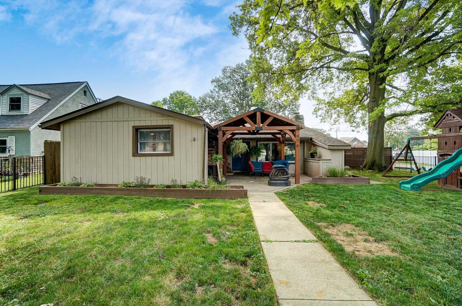 976 Bernhard Rd, Columbus, OH 43227-1227