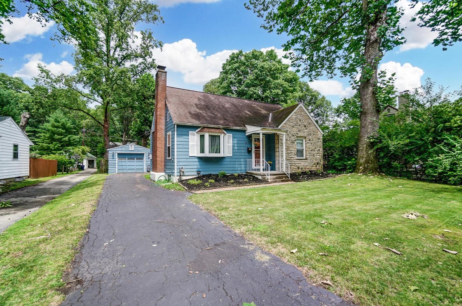 670 Yaronia Dr, Columbus, OH 43214-3140