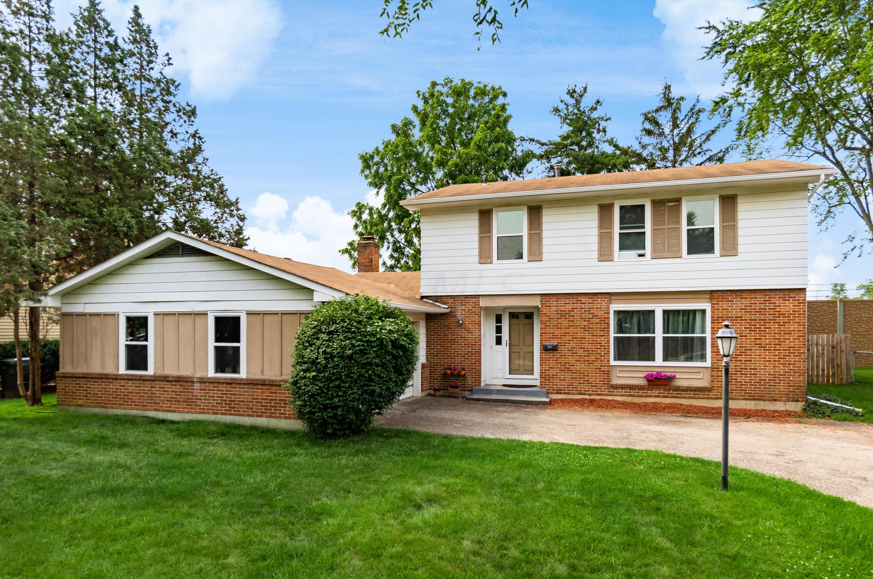 2675 Kenview Rd, Columbus, OH 43209-3242