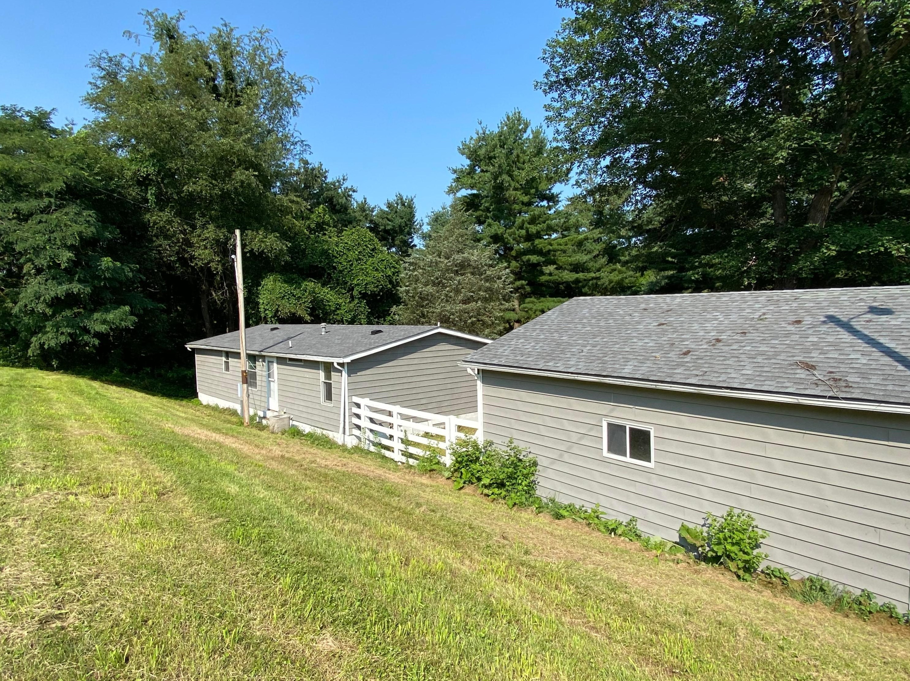 9441 Graceland Lane Rd, Saint Louisville, OH 43071-9760