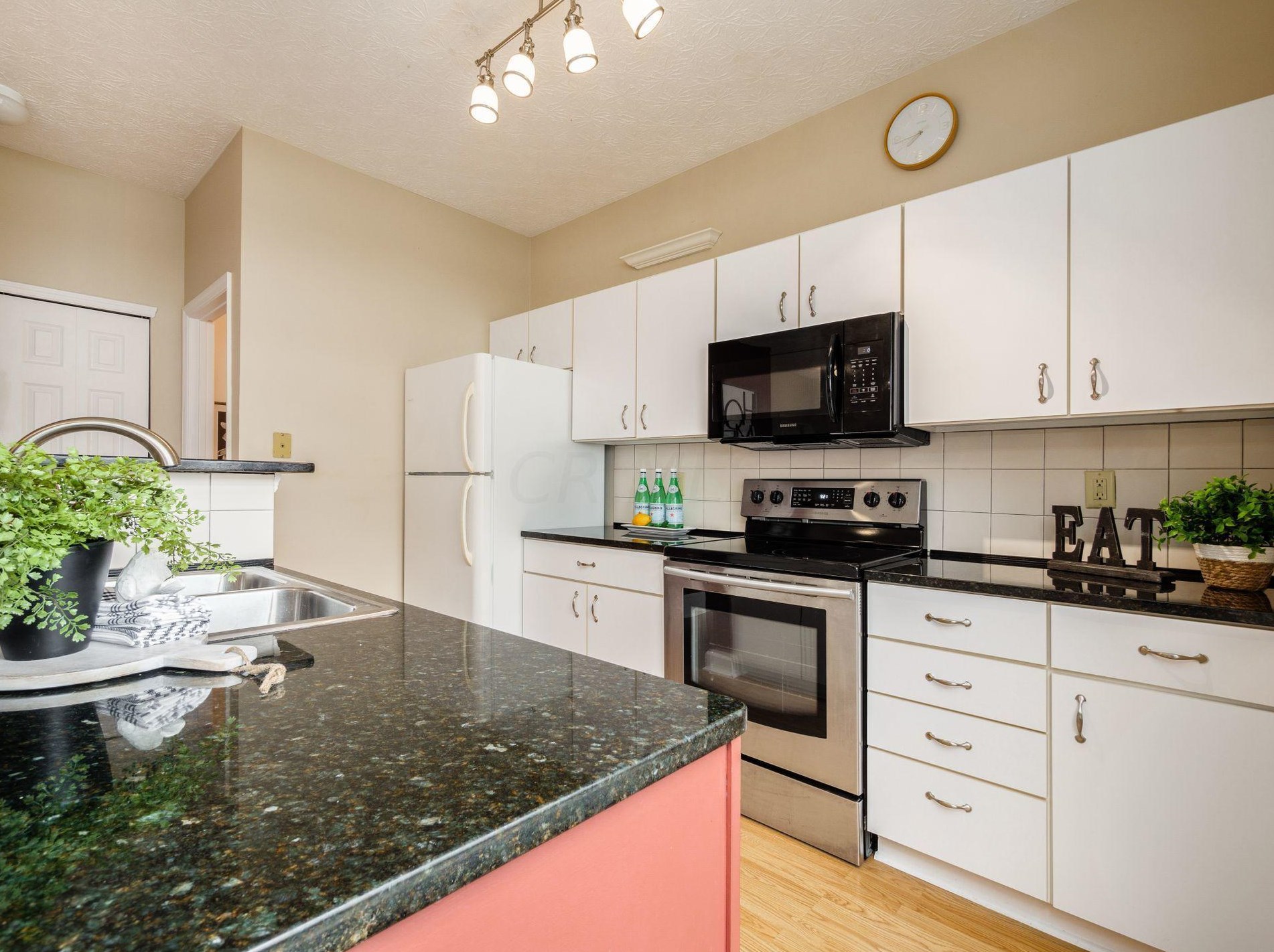 98 Olentangy Pt, Columbus OH 43202-1905 exterior