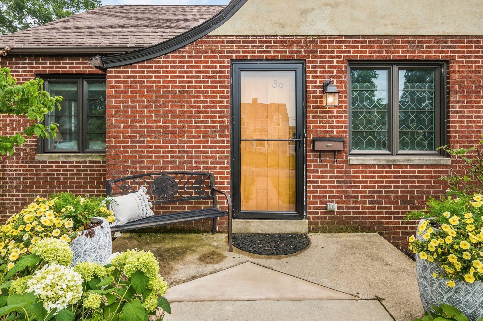 39 Jeffrey Pl, Columbus, OH 43214-1701