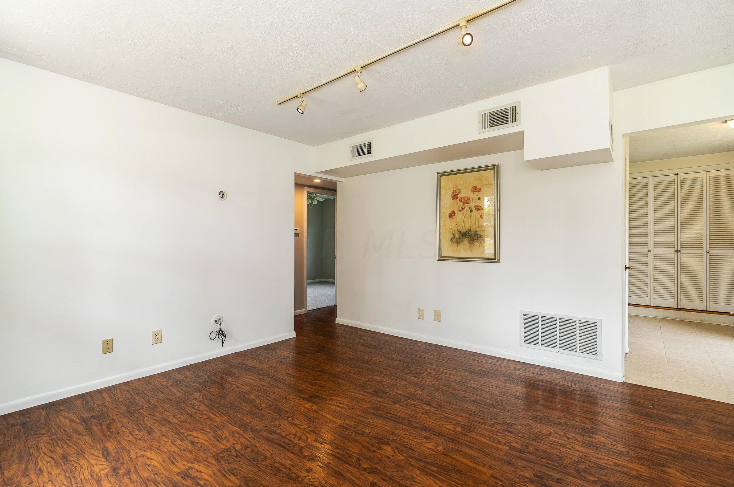 3697 Eisenhower Rd, Columbus OH 43224-2626 exterior