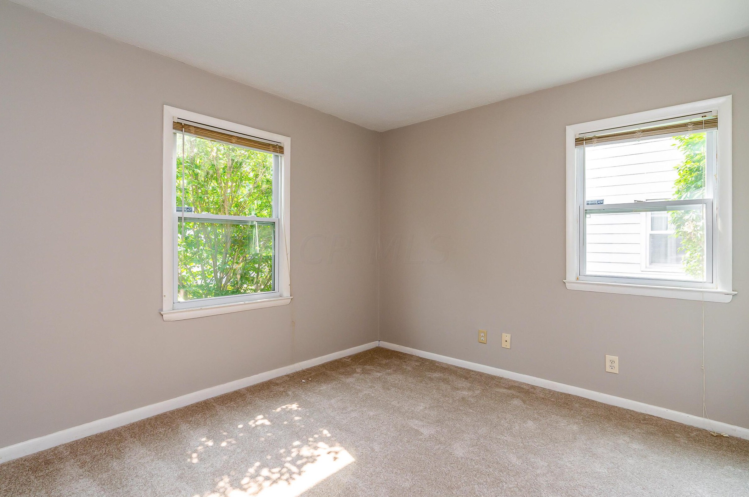 3697 Eisenhower Rd, Columbus OH 43224-2626 exterior