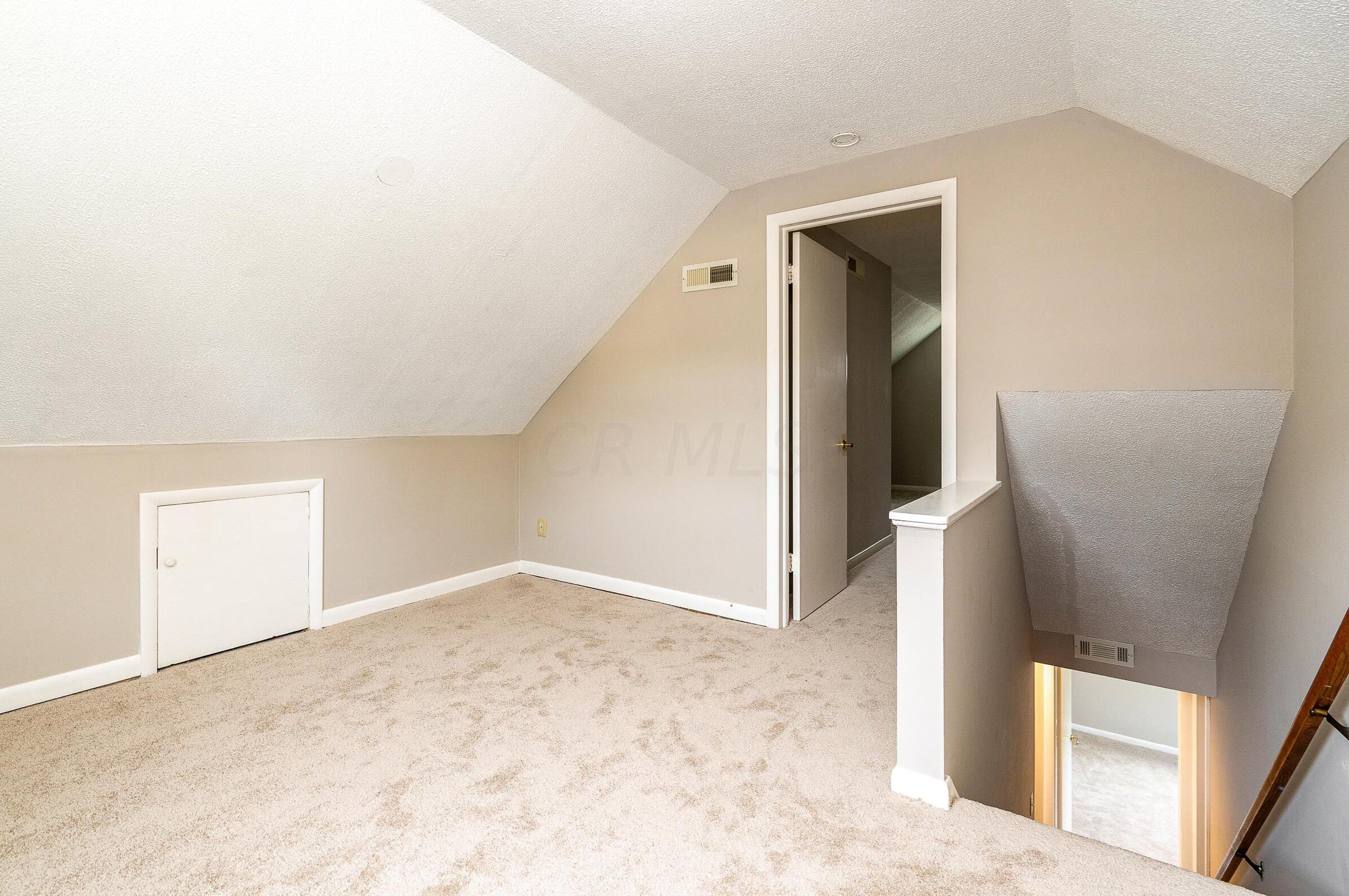 3697 Eisenhower Rd, Columbus OH 43224-2626 exterior