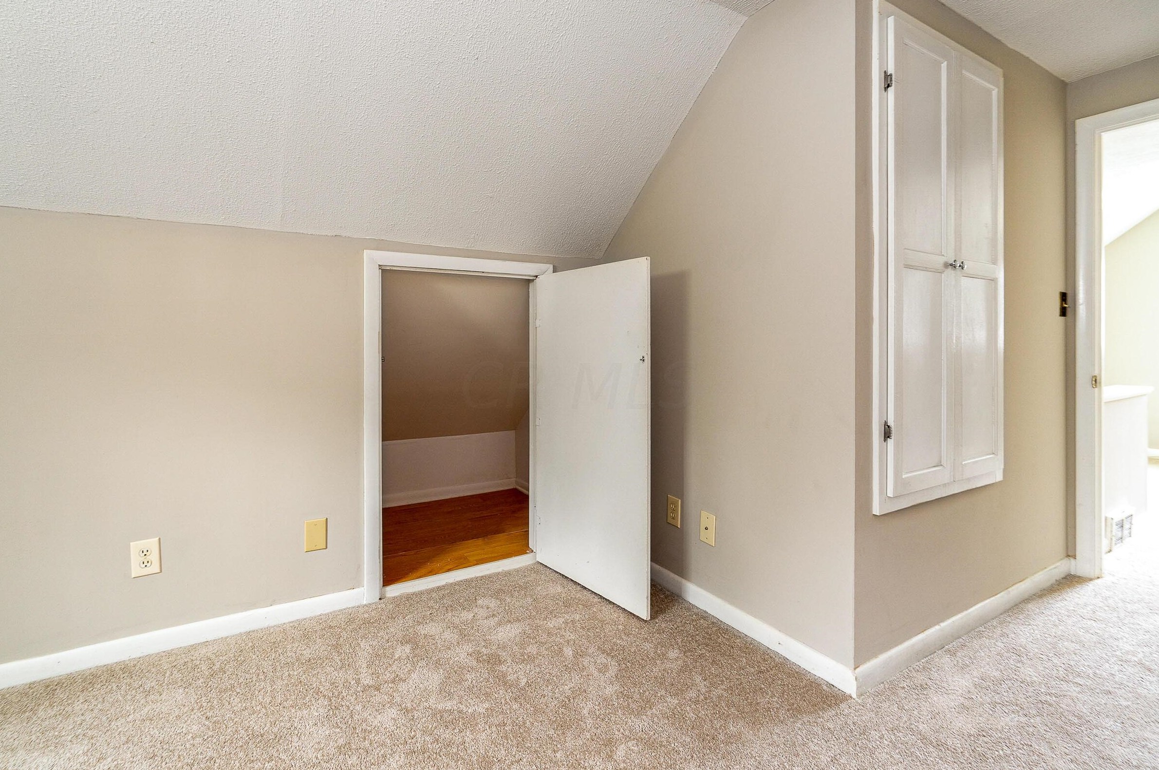 3697 Eisenhower Rd, Columbus OH 43224-2626 exterior