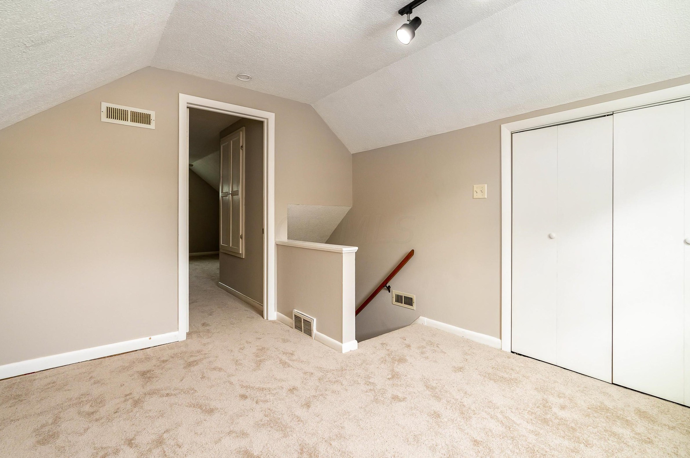 3697 Eisenhower Rd, Columbus OH 43224-2626 exterior