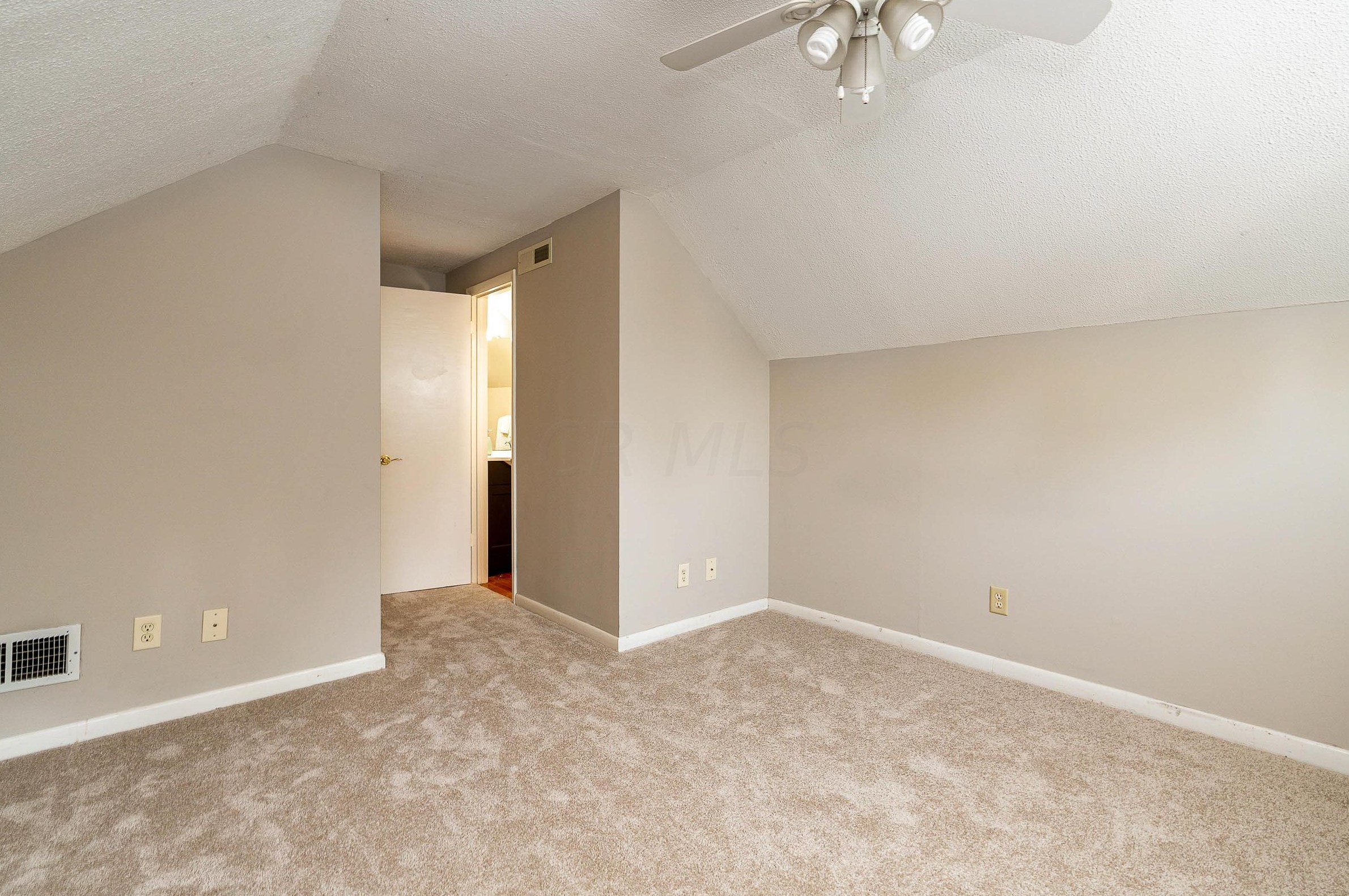 3697 Eisenhower Rd, Columbus OH 43224-2626 exterior