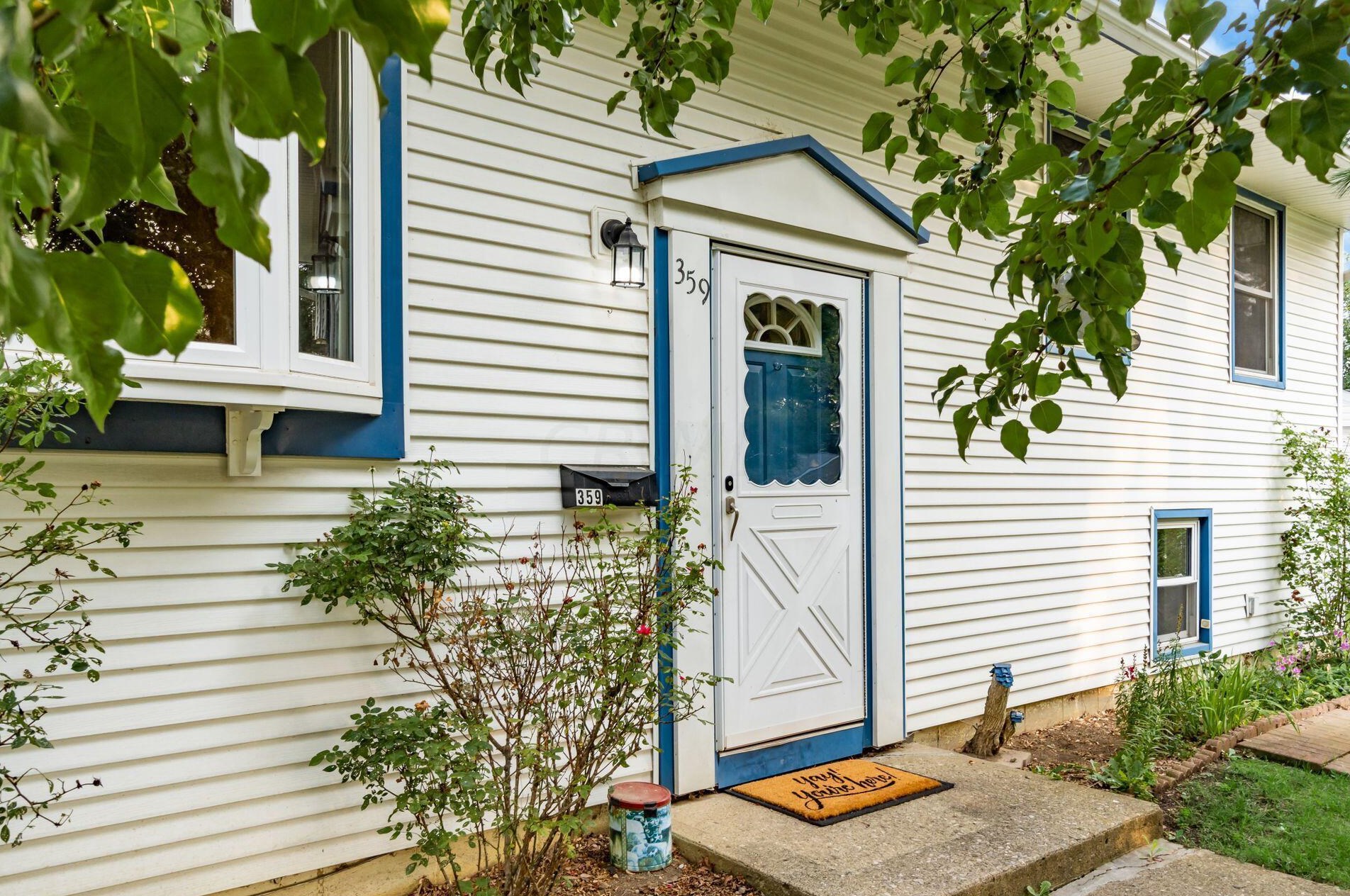 359 Lincolnshire Rd, Columbus, OH 43230-2321