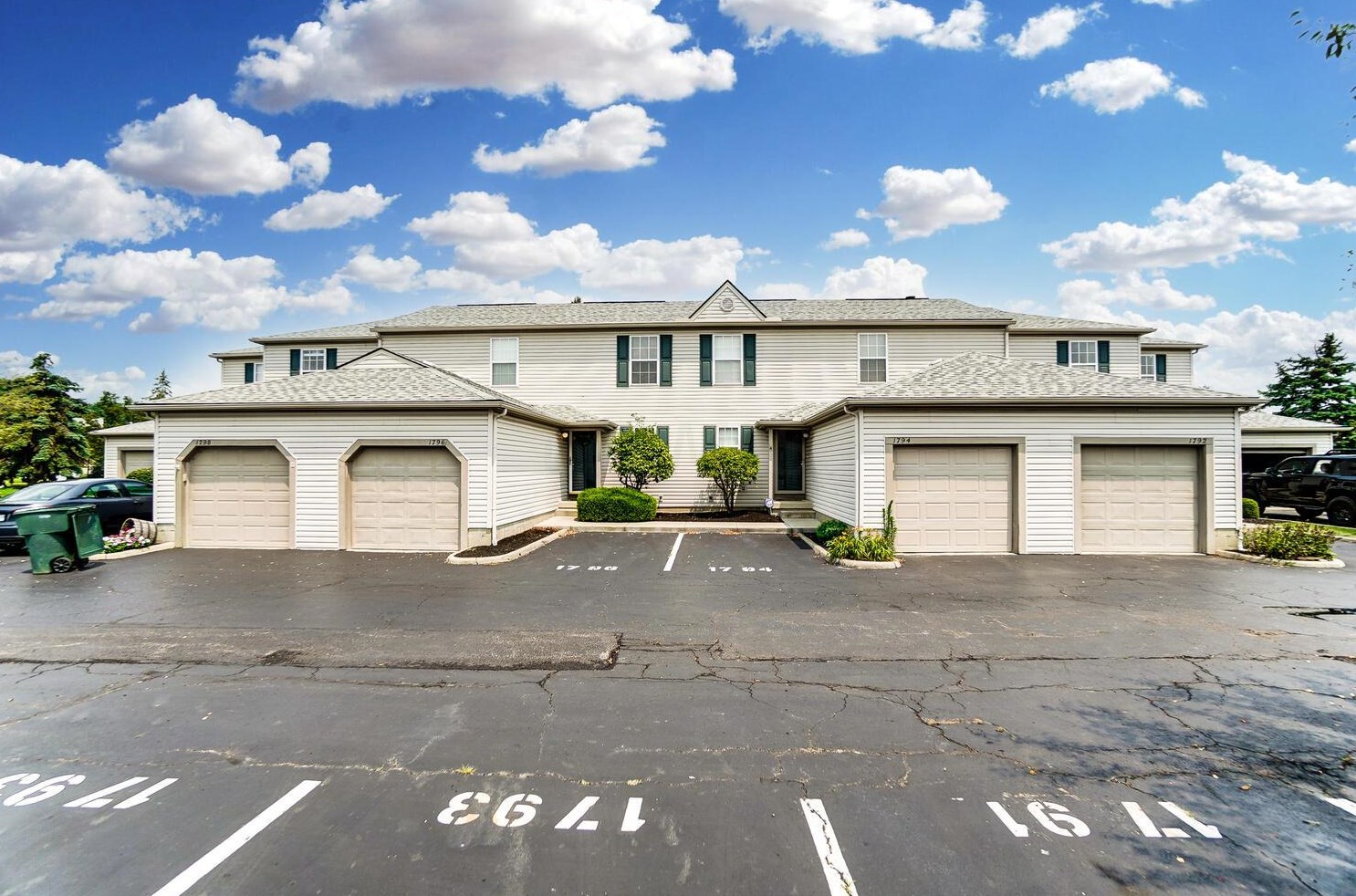 1796 Hobbes Dr, Hilliard, OH 43026-8380