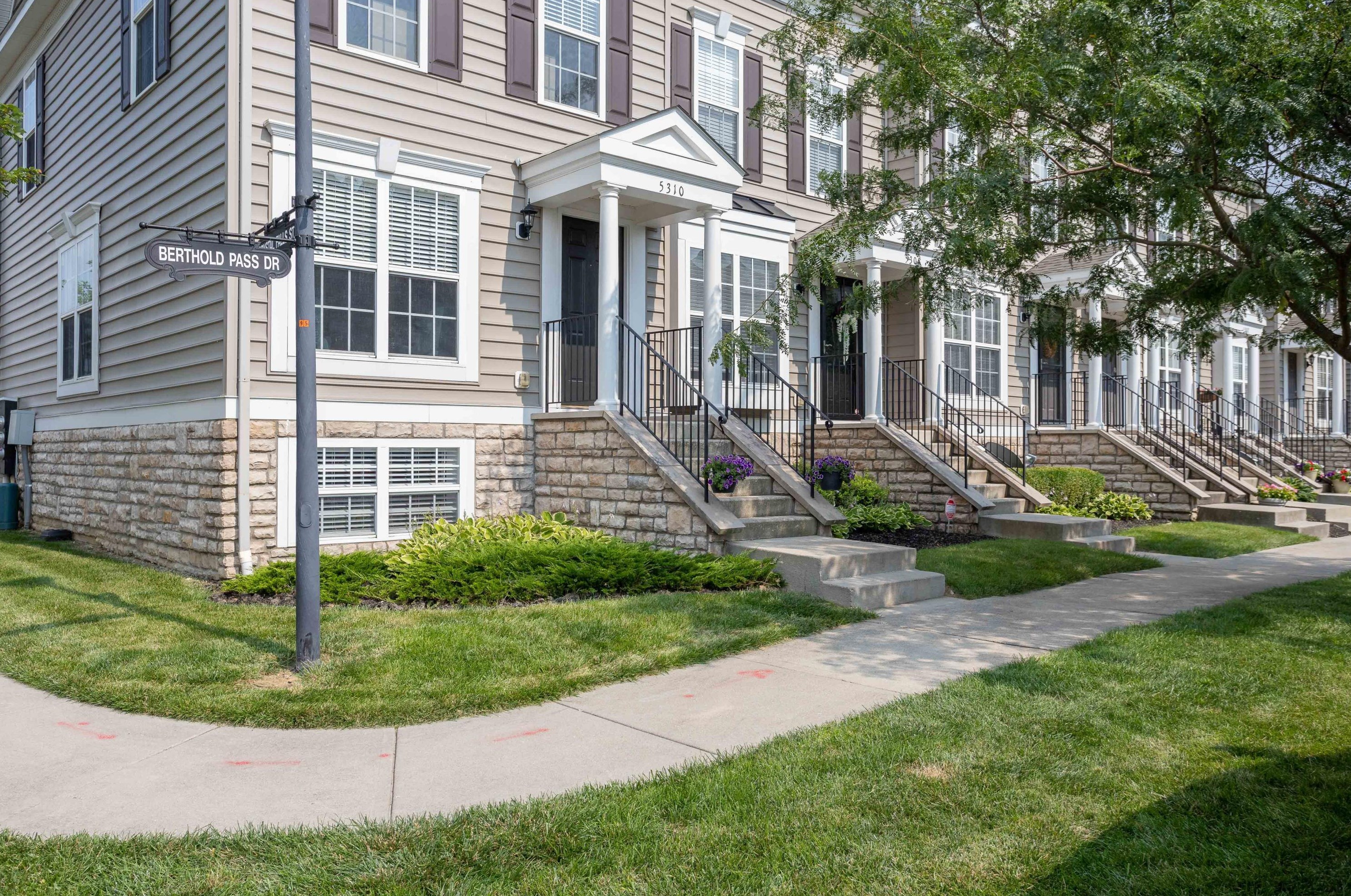 5310 Berthold Pass Dr, Dublin, OH 43016-6314