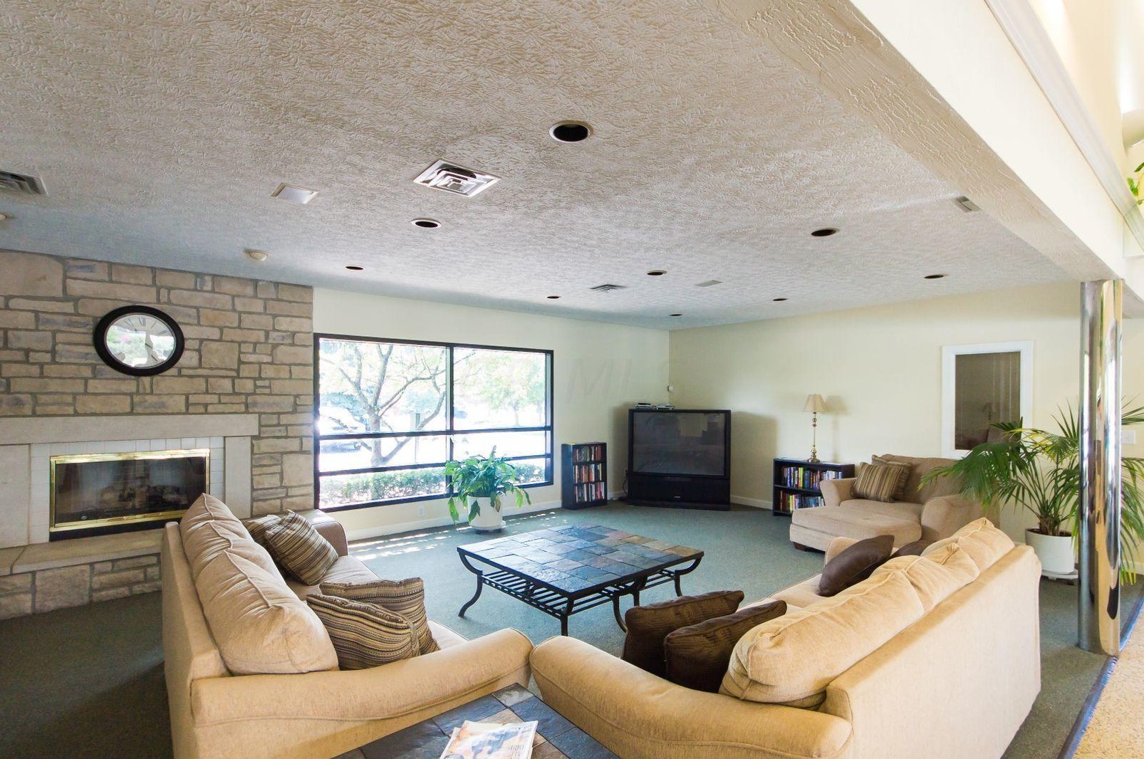 5642 Blendonridge Dr, Columbus OH  43230-9846 exterior