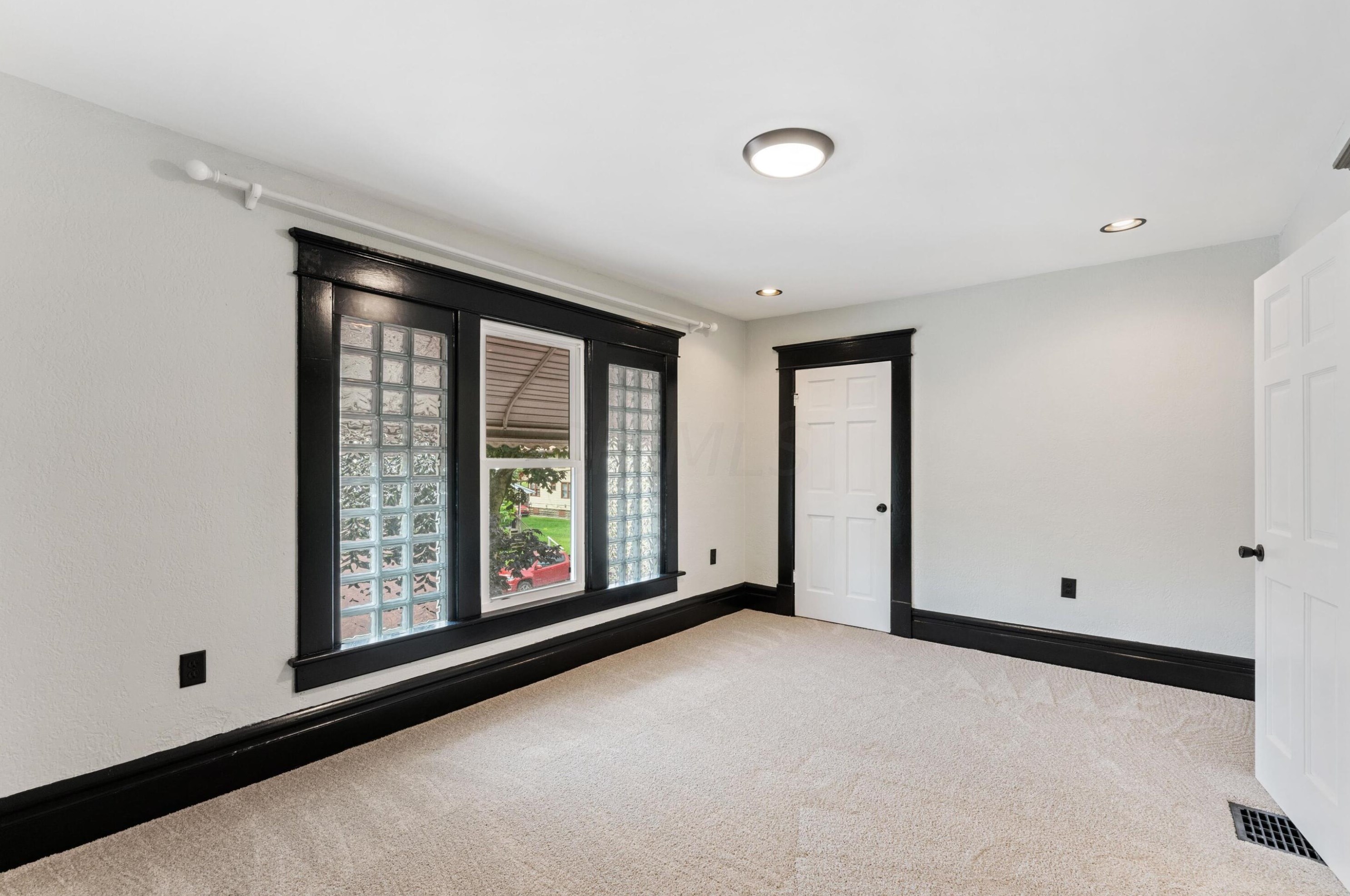 1154 Whittier St, Columbus OH  43206-3269 exterior