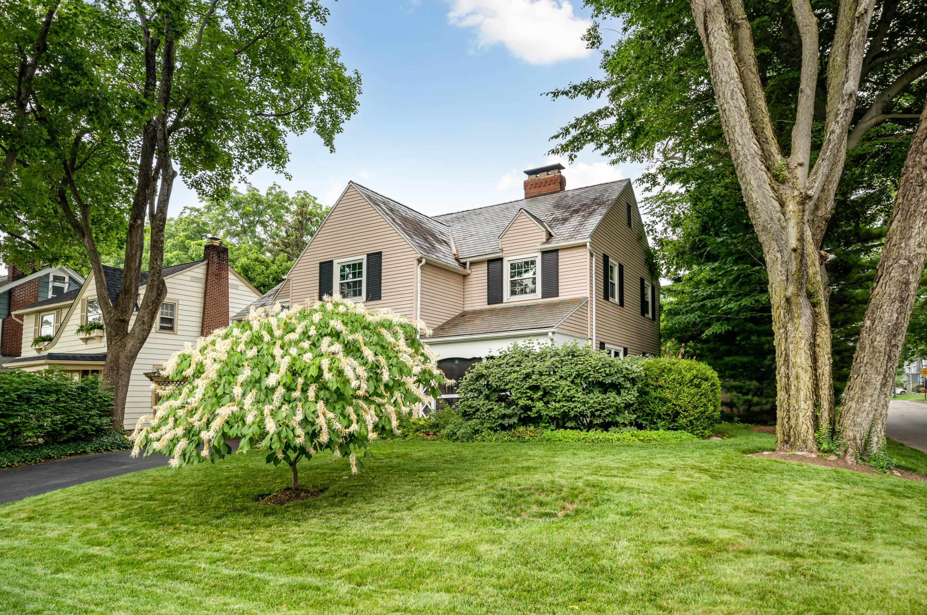 122 Winthrop Rd, Columbus, OH 43214-3633