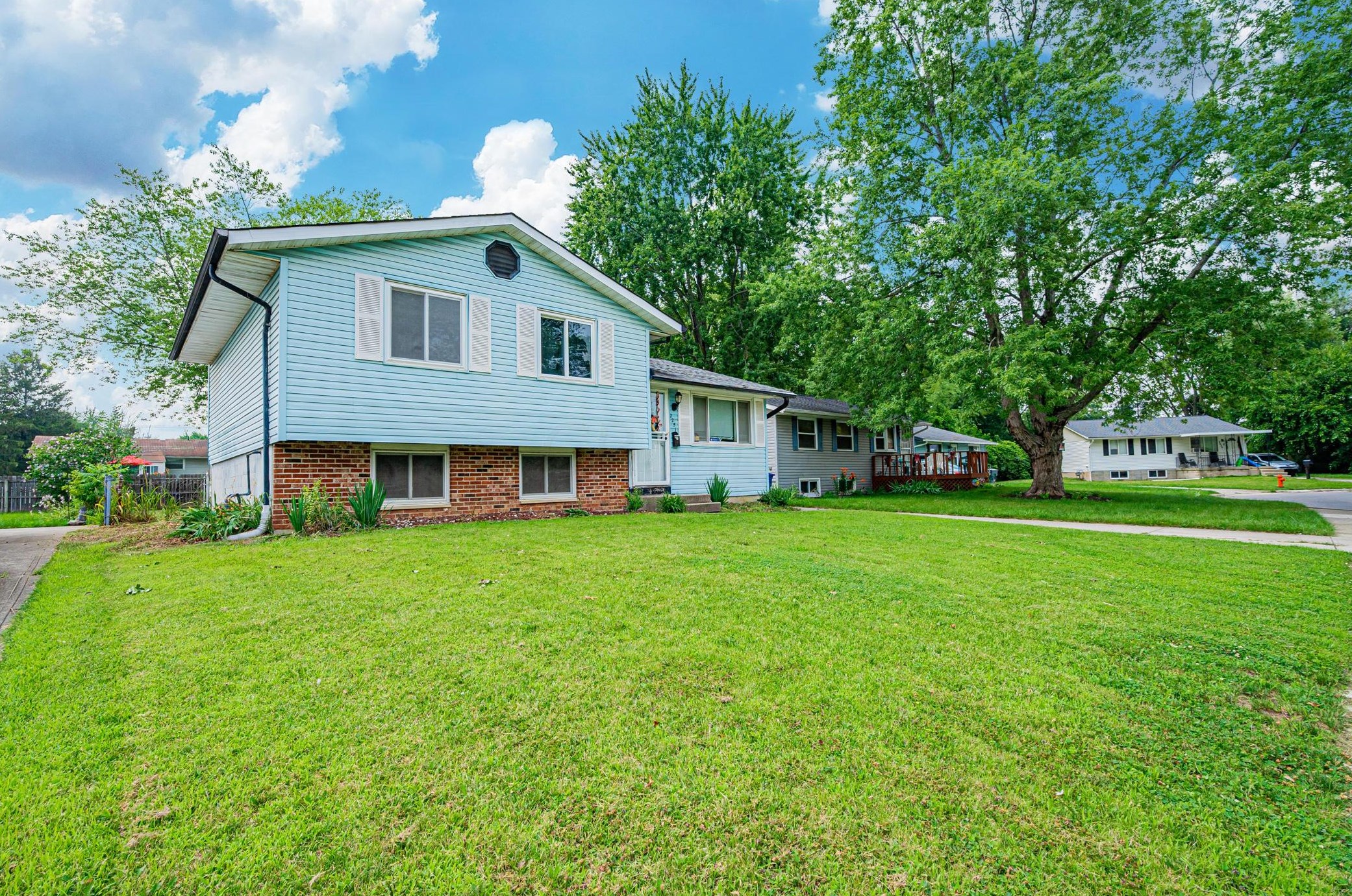 2251 Cardston Ct, Columbus, OH 43232-4011
